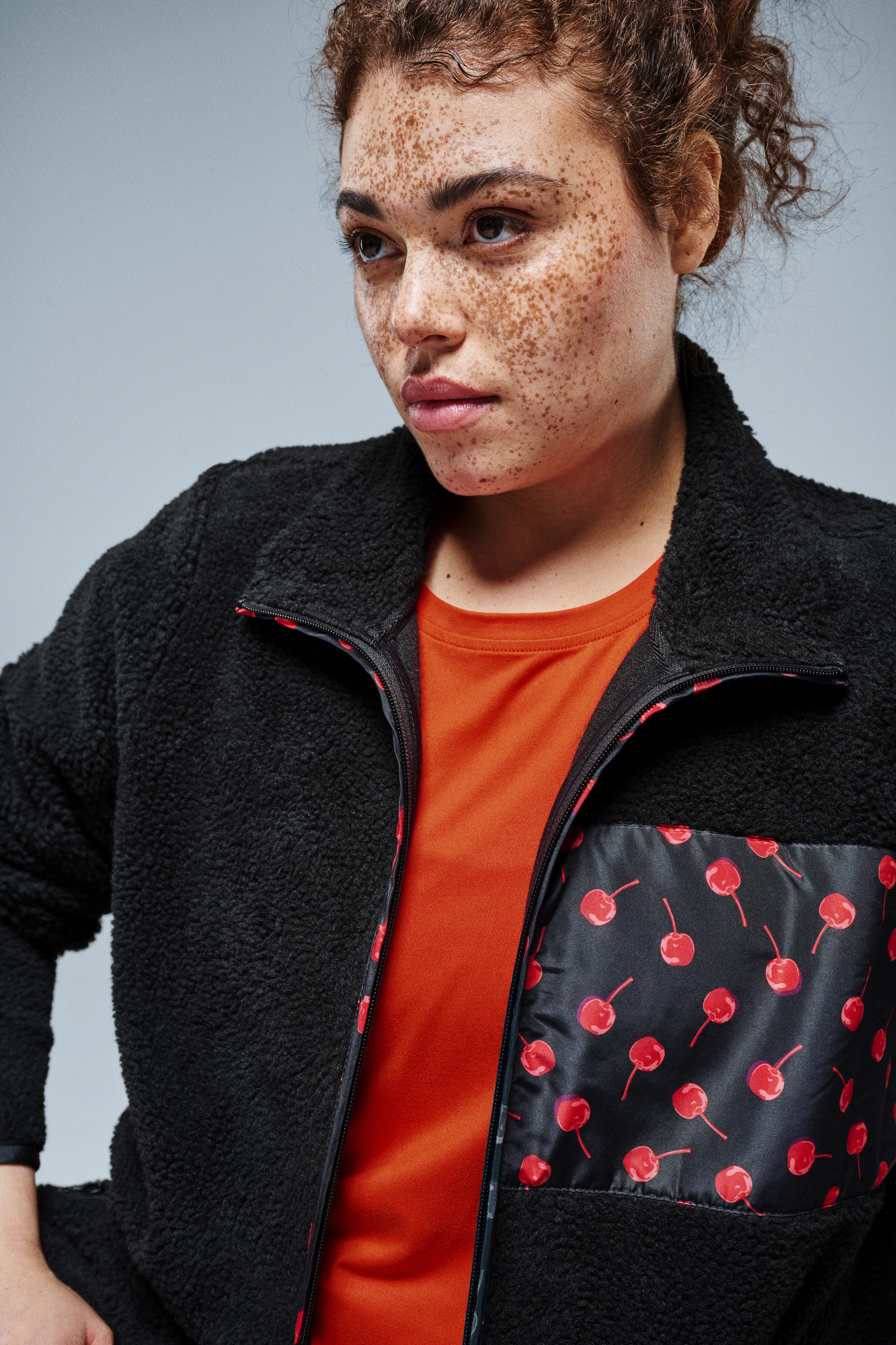 Zizzi Teddyfleecejacka med k&ouml;rsb&auml;rsdetaljer, , Model