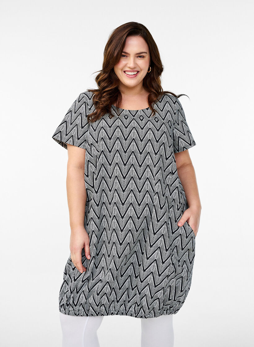 Kortärmad bomullsklänning med mönster, Svart, Model image number 0