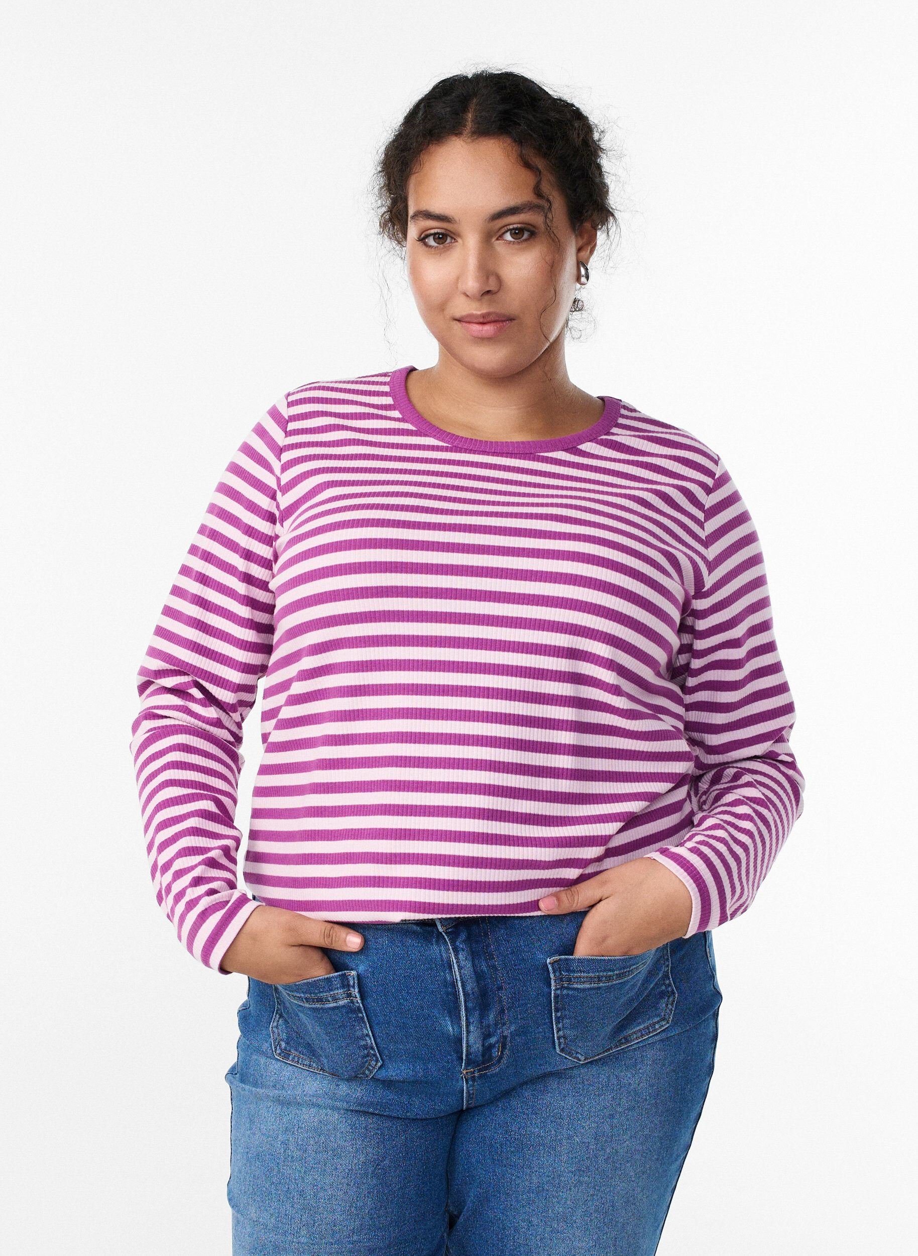 Randig blus med l&aring;nga &auml;rmar, Lila, Model