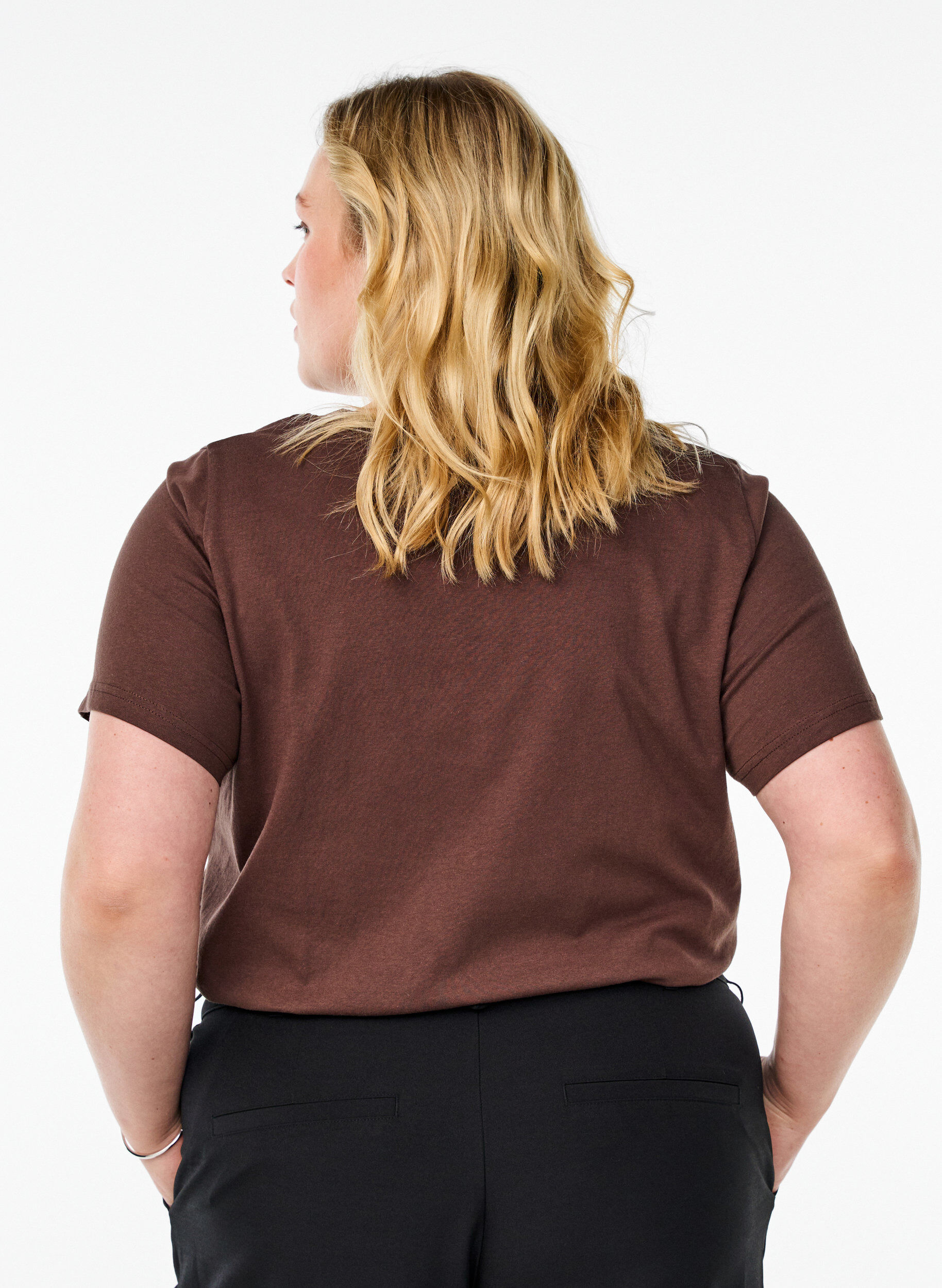 Zizzi Enkel T-shirt i bomull med v-ringning, Brun, Model image number 2
