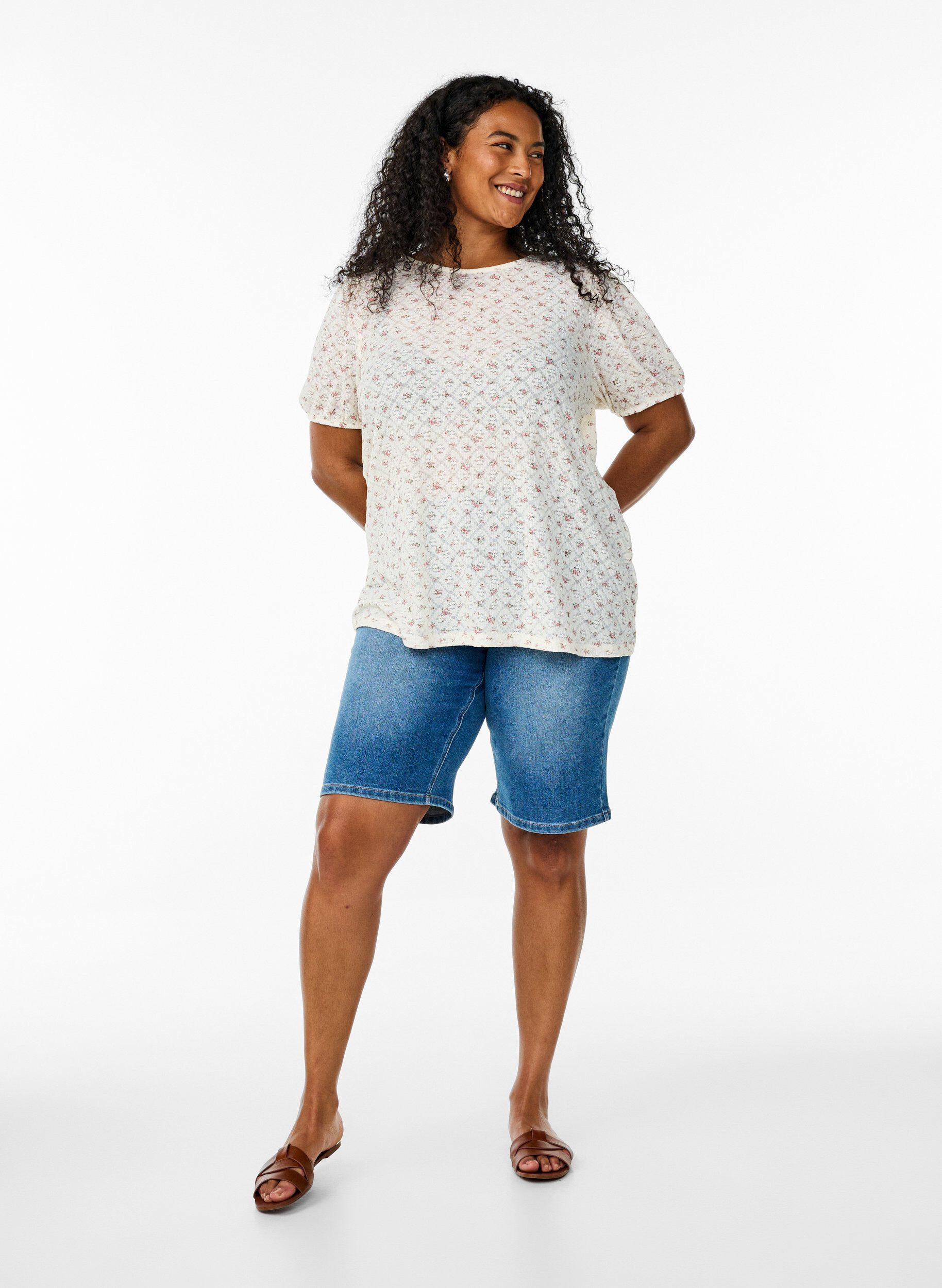 Zizzi Kort&auml;rmad jerseyblus med blommigt tryck, Vit, Model image number 1