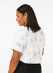 T-shirt i ekologisk bomull med blommigt tryck, White W. Blue flower, Model image number 1