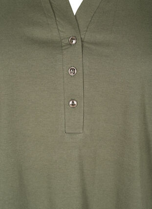 T-shirt i bomull med v-ringad hals och knappar, Thyme, Packshot image number 2