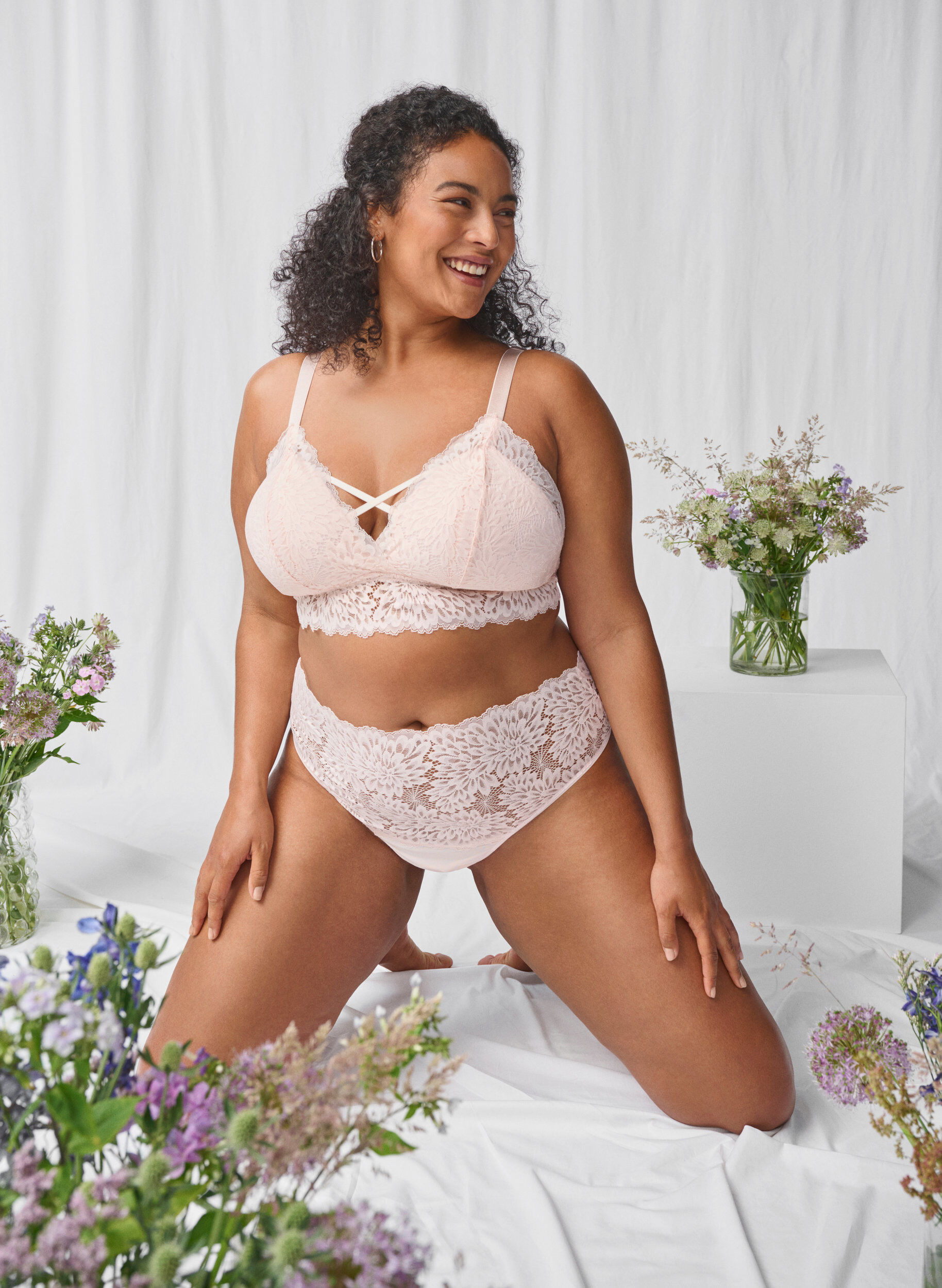 Zizzi Bralette med sn&ouml;rdetalj och mjuk vaddering, Peach Blush, Image image number 0