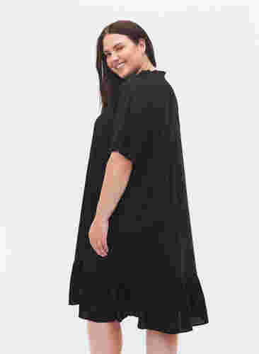 Kortärmad klänning i viskos med v-ringning, Black, Model image number 1