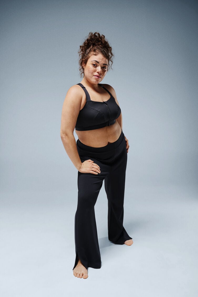 Sport-BH med kn&auml;ppning fram och h&ouml;gt st&ouml;d, , Model