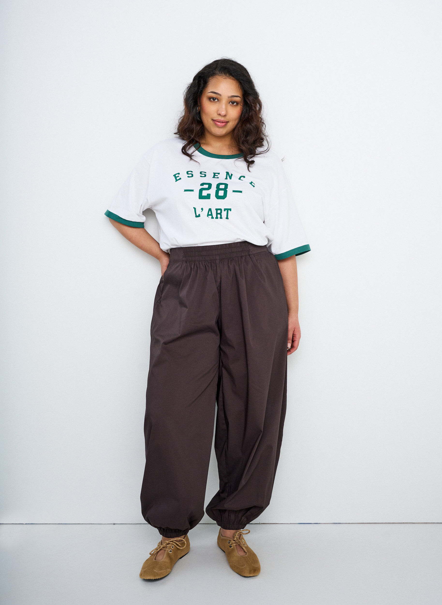 T-shirt i bomull med texttryck och boxig passform