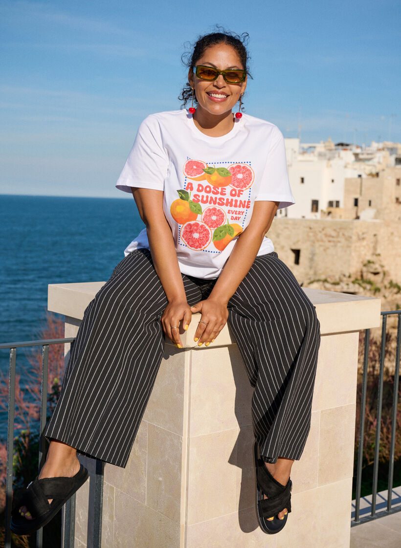 L&ouml;st sittande byxor med h&ouml;g midja och fickor, Svart, Image image number 0