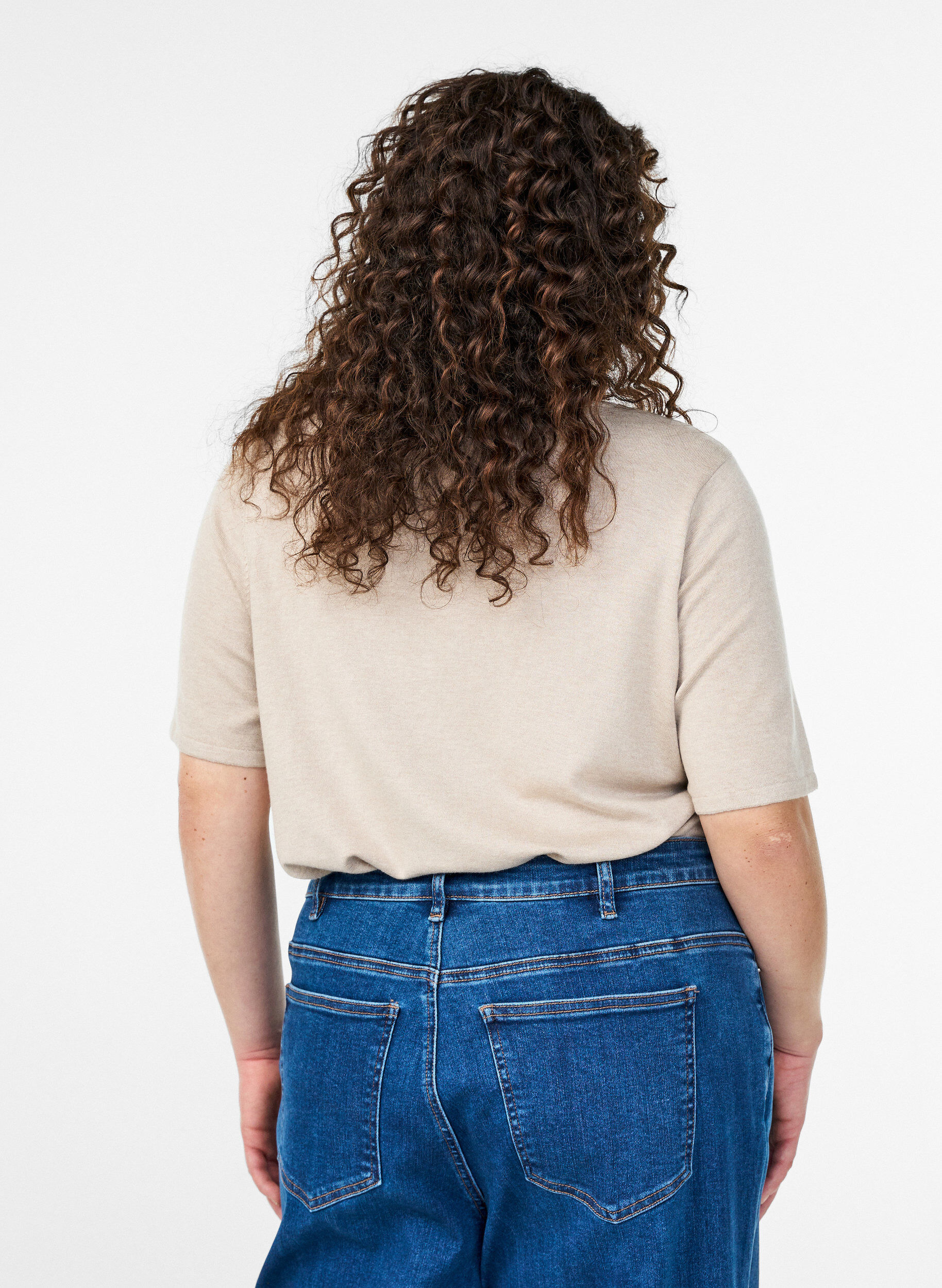 Zizzi Kort&auml;rmad stickad blus i viskos, Beige, Model image number 2