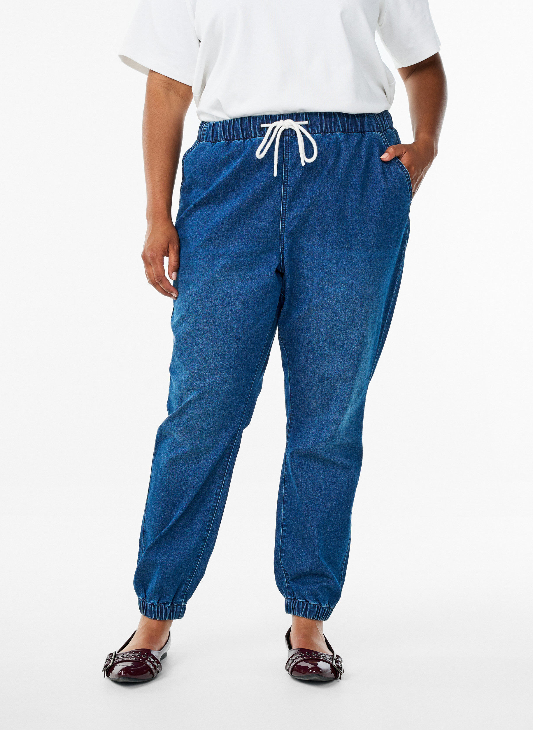 ZizziJoggingbyxor i denim med fickor, Bl&aring;, Model image number 3