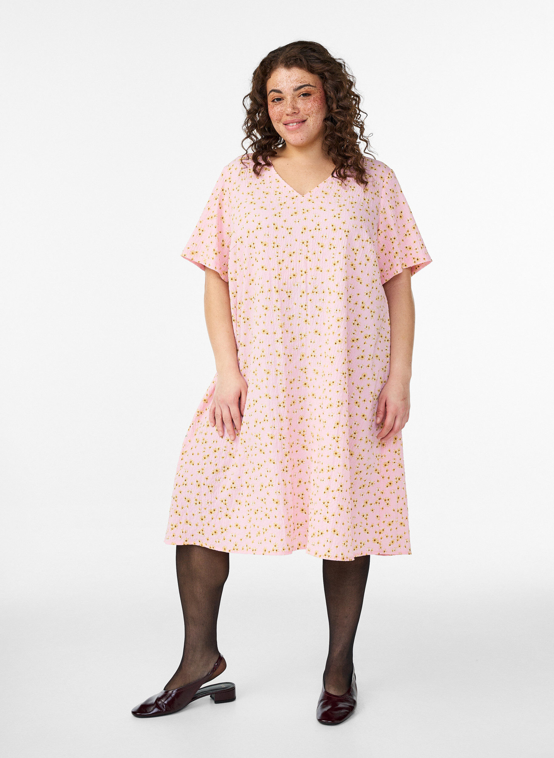 Kort&auml;rmad kl&auml;nning med V-ringning, Rosa, Model