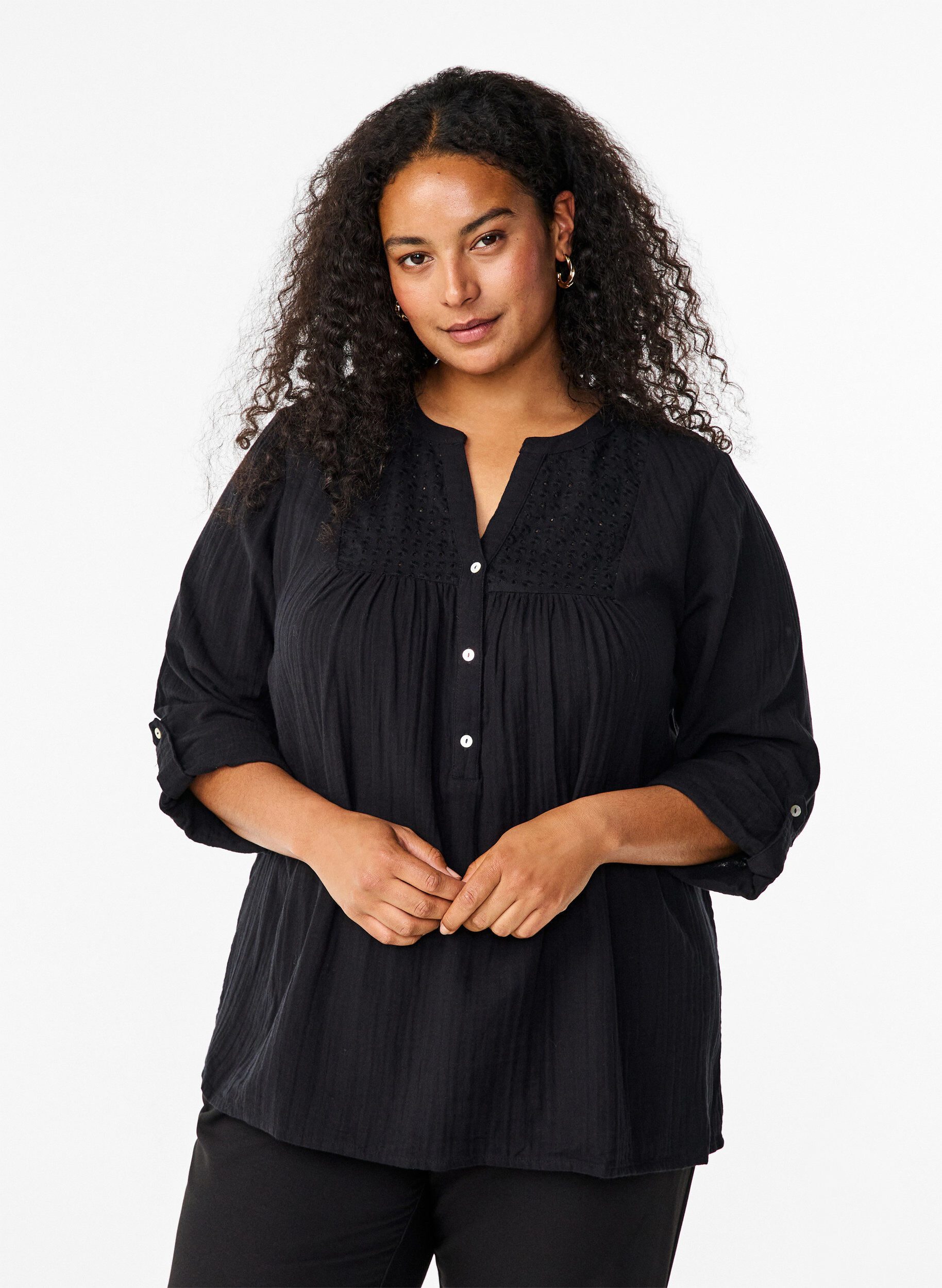 Zizzi Bomullsblus med broderie anglaise och trekvarts&auml;rm, Black, Model image number 0