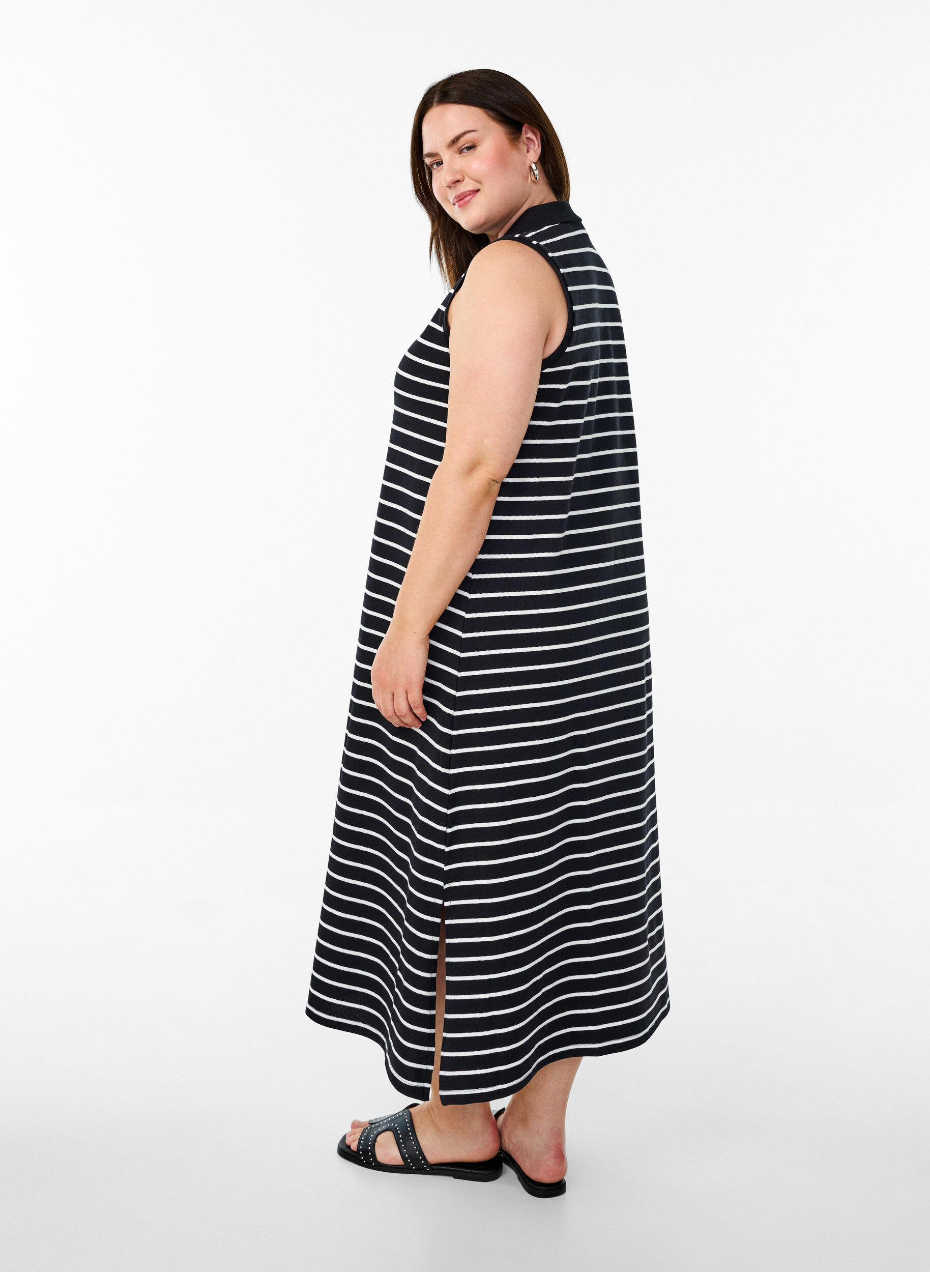 Zizzi &Auml;rml&ouml;s pik&eacute;kl&auml;nning i midi-l&auml;ngd, Svart, Model image number 1