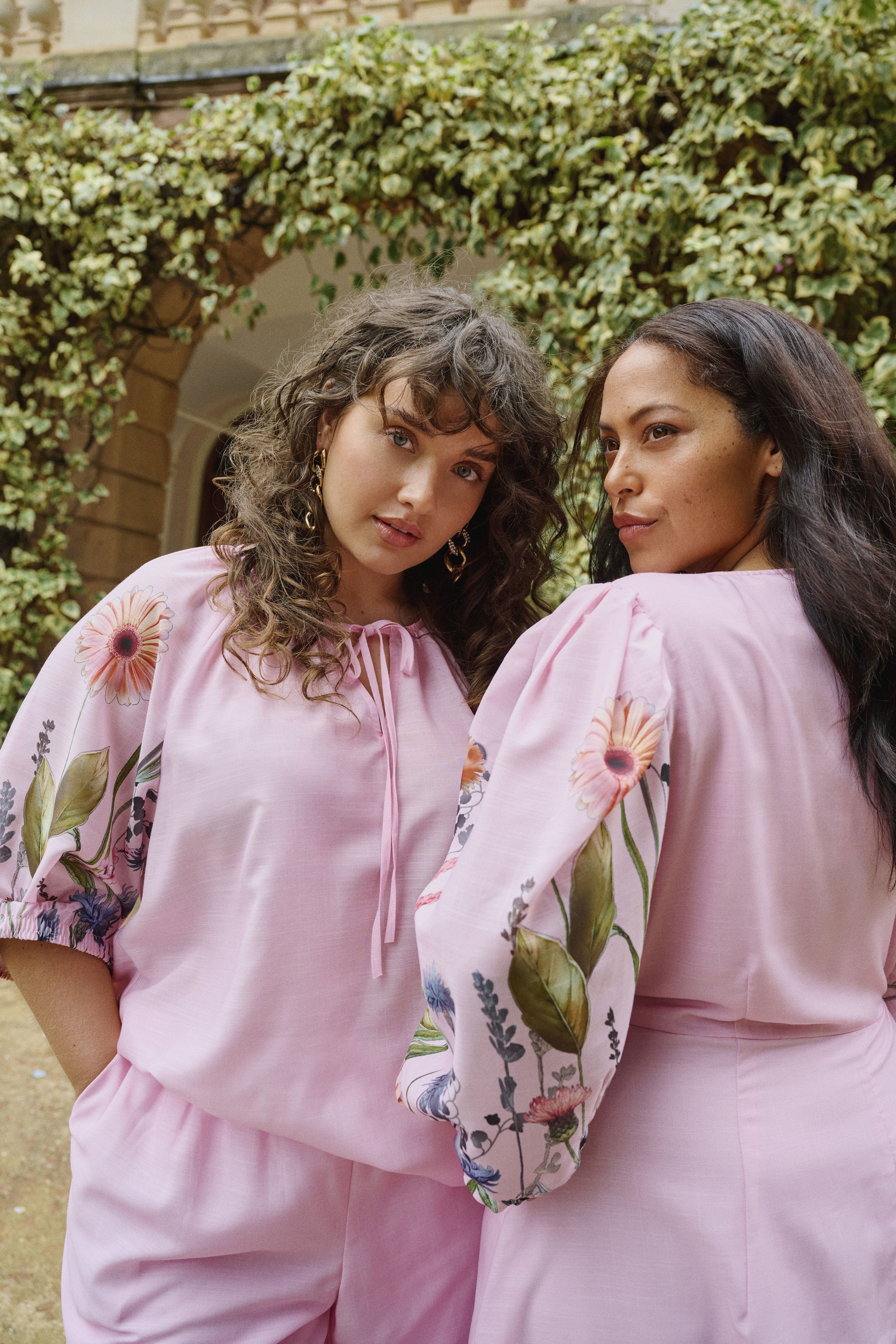 Zizzi Blommiga detaljer, , Model