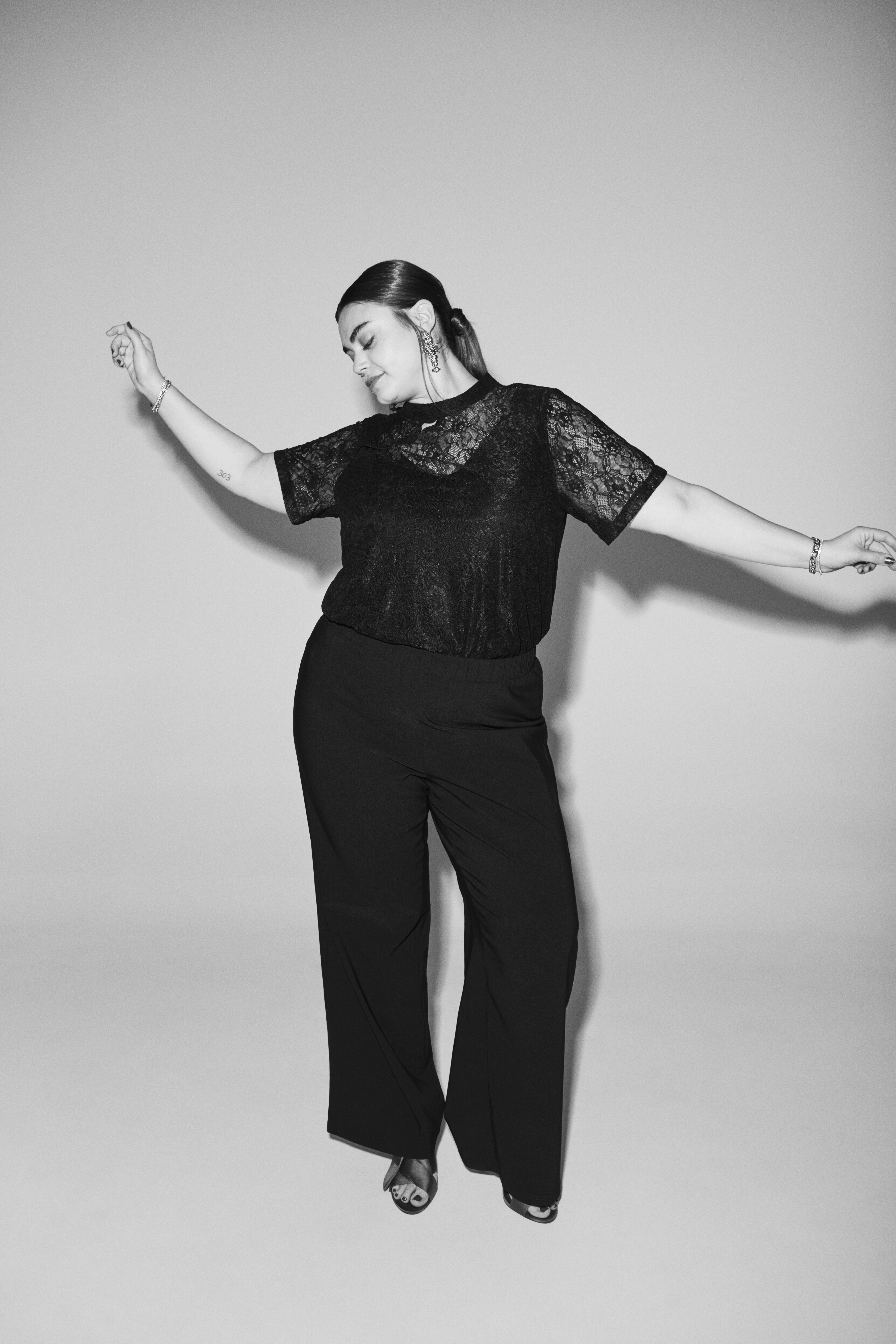 Zizzi Spetsblus med detaljer, , Model