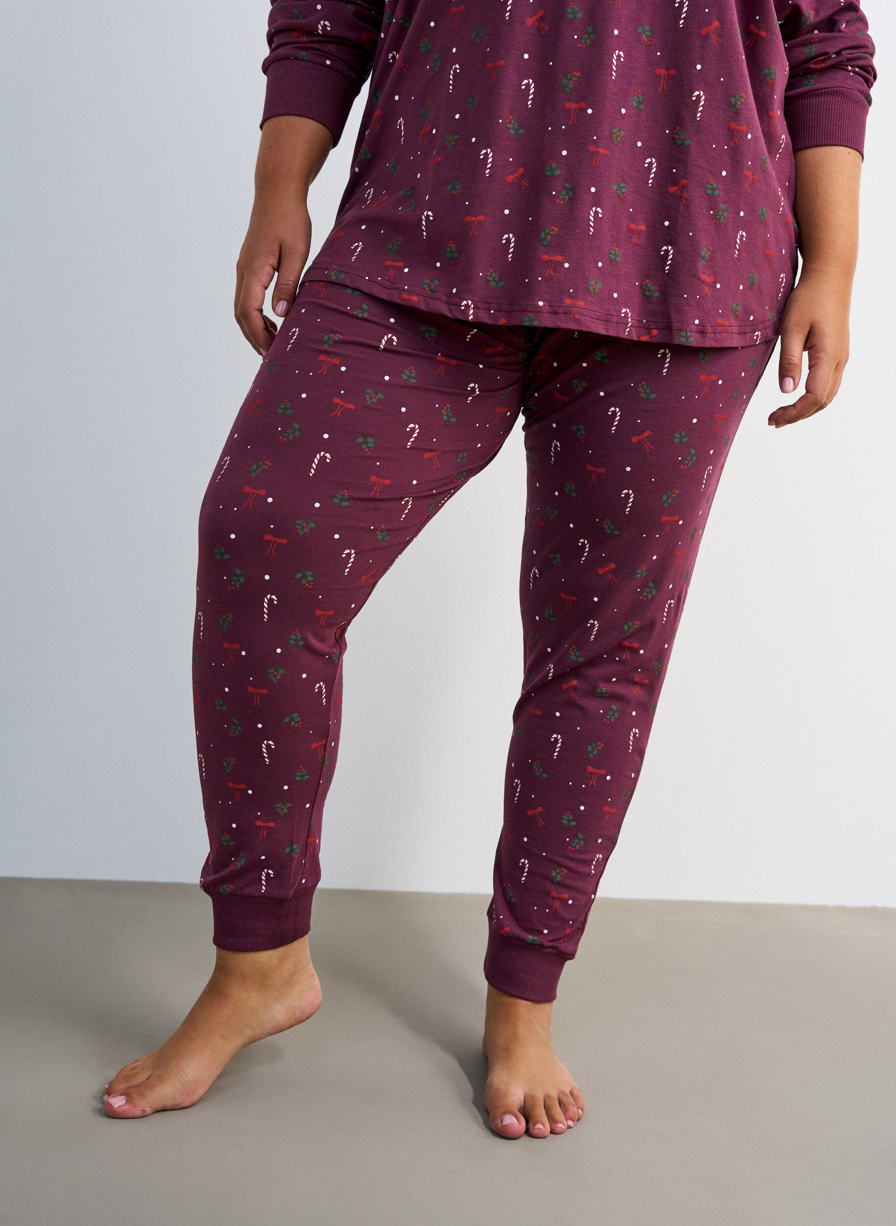 ZizziM&ouml;nstrade pyjamasbyxor, M&ouml;rk Bordeaux, Model image number 2