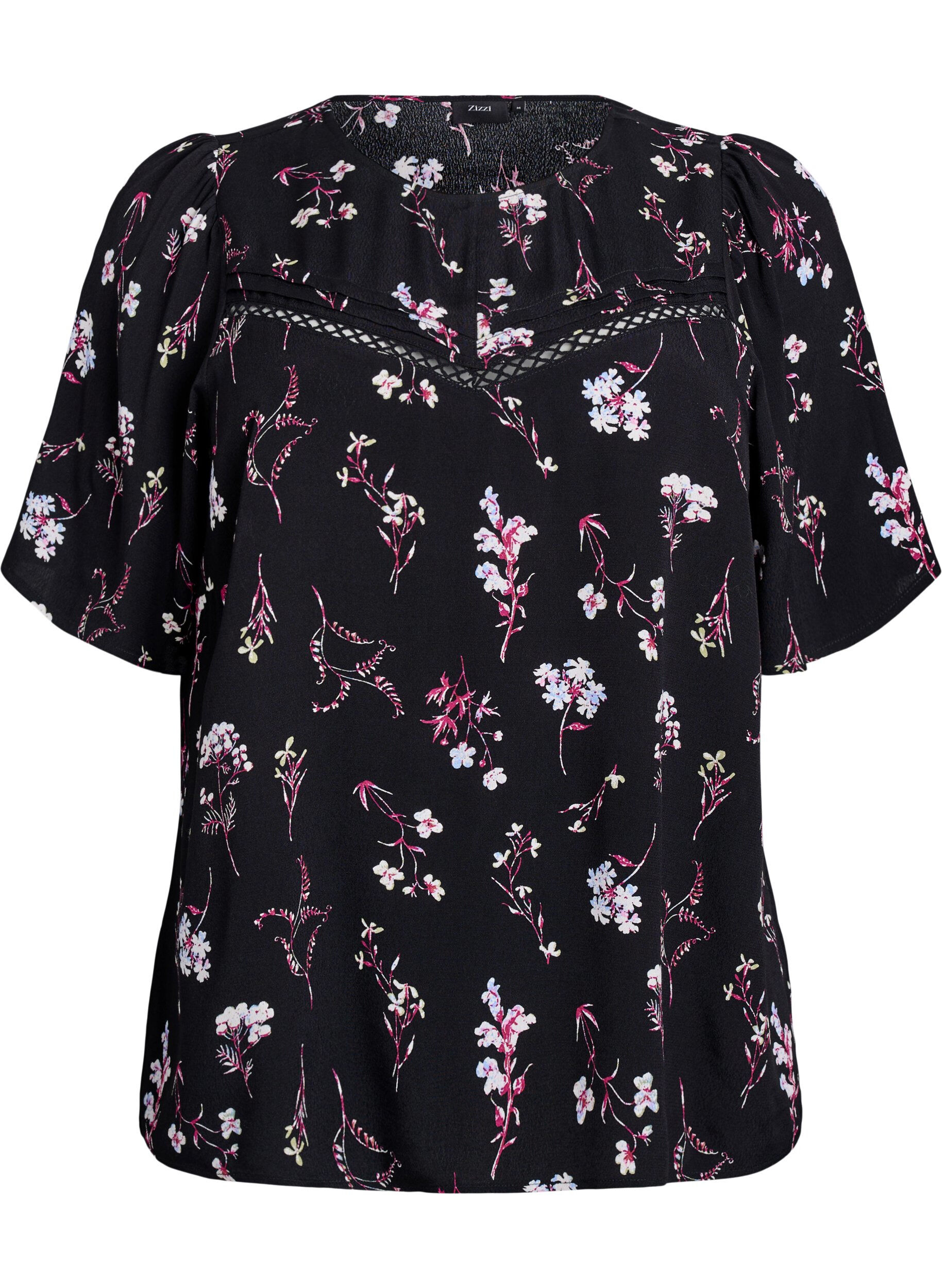 Blommig blus med korta &auml;rmar