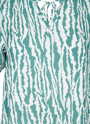Kortärmad viskosklänning med mönster, Green Animal Print, Packshot image number 2