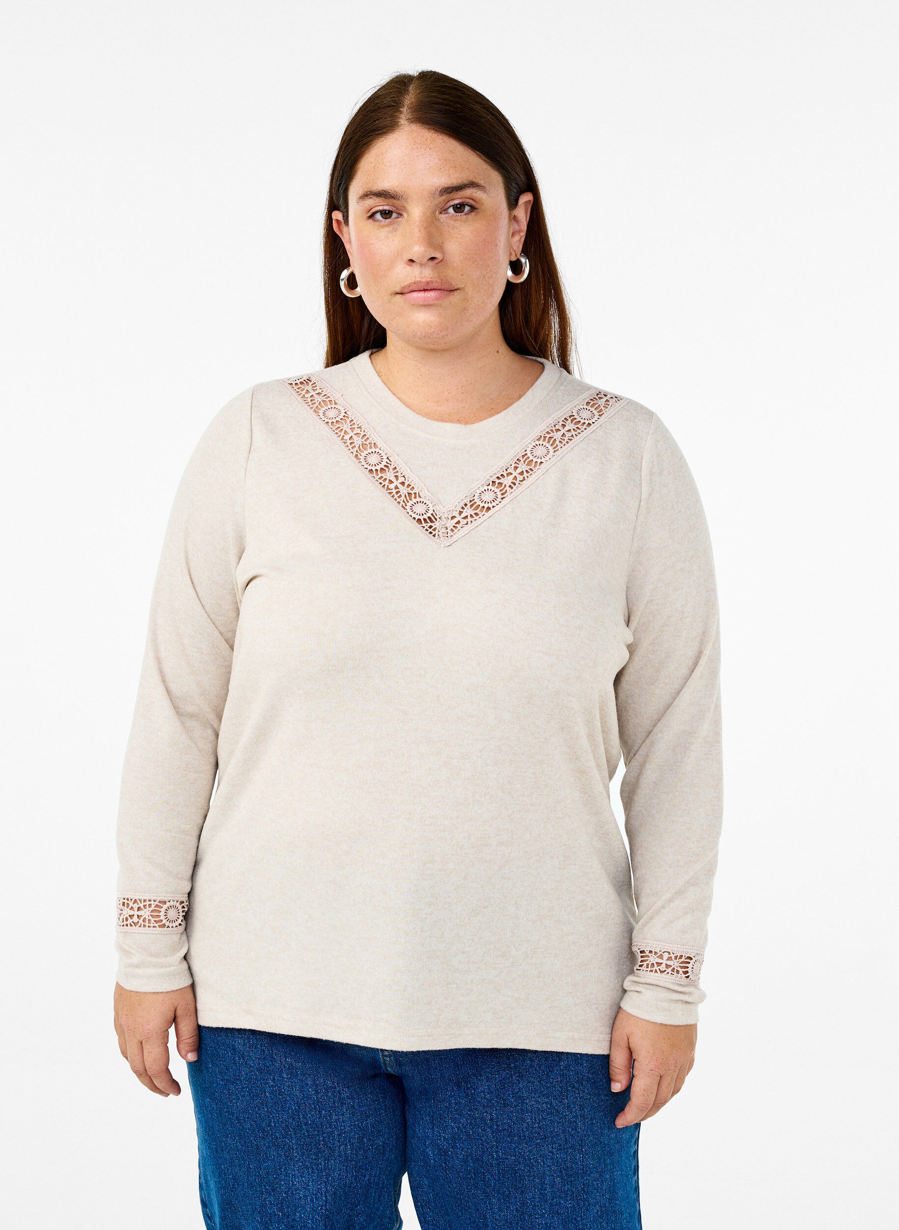 Blus med broderidetaljer och l&aring;nga &auml;rmar, Beige, Model