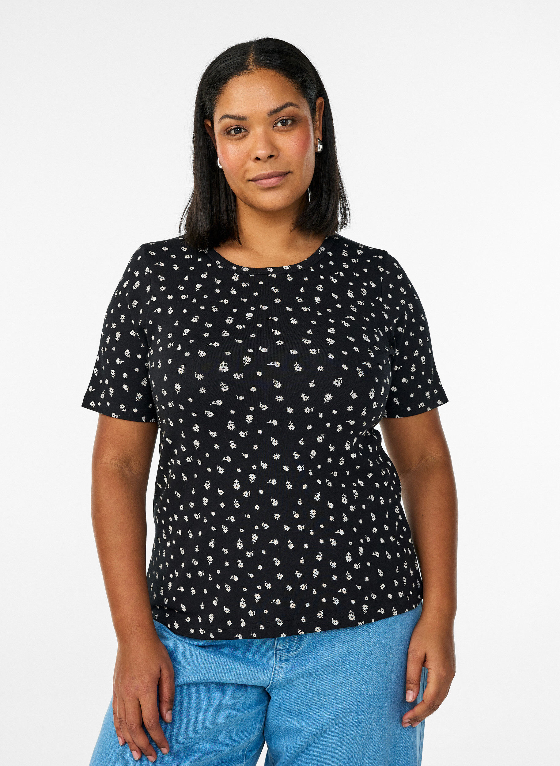 Zizzi T-shirt i bomull med helt&auml;ckande tryck, Svart, Model image number 0