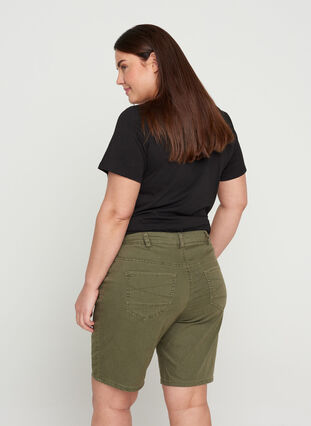Figurnära jeansshorts, Green, Model image number 1