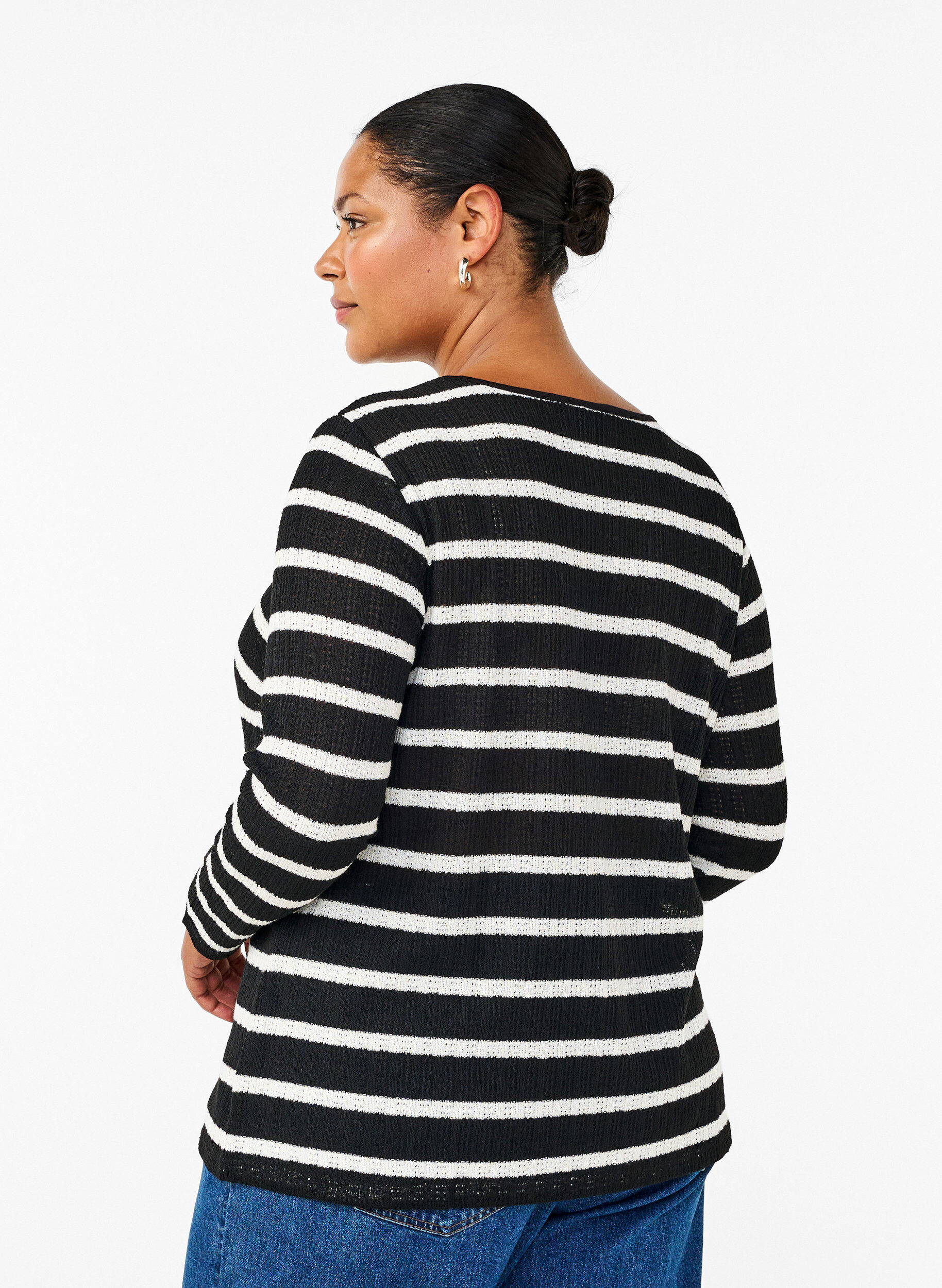 Zizzi Blus med r&auml;nder och l&aring;ng &auml;rm, Black Sand Stripe, Model image number 1
