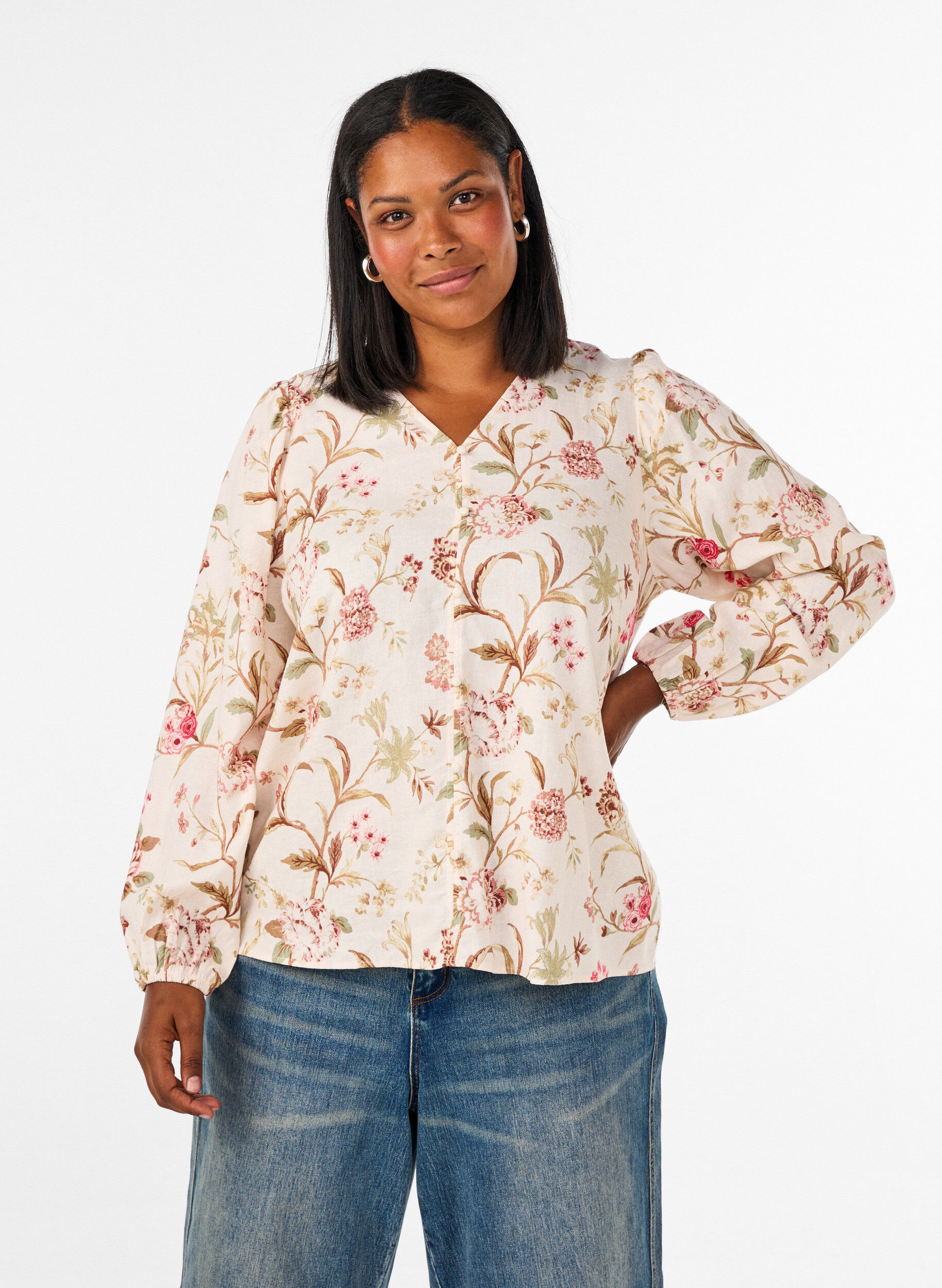 ZizziBlommig blus i linne och viskos med l&aring;nga &auml;rmar, Vanilla, Model image number 0