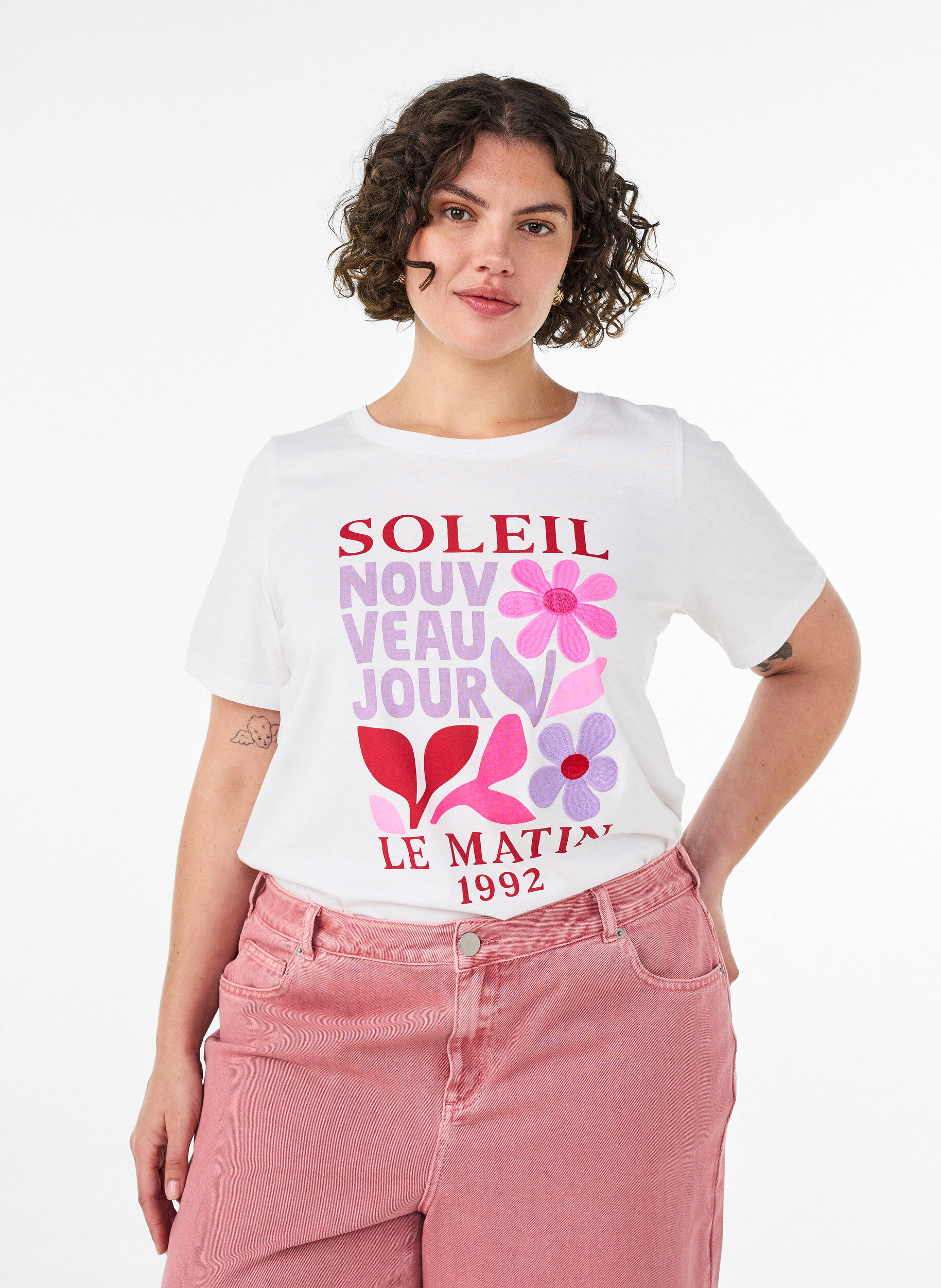 T-shirt i bomull med tryck, Vit, Model