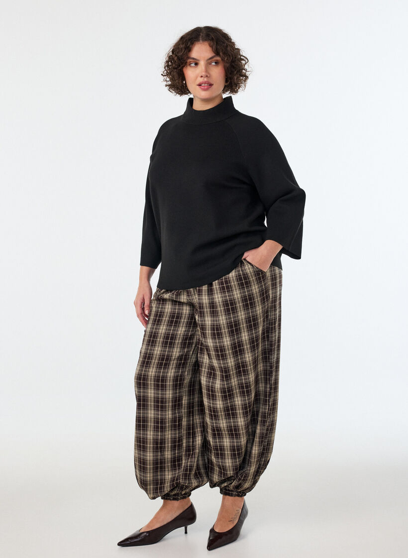 Stickad blus i viskosblandning med polokrage, Svart, Model image number 1