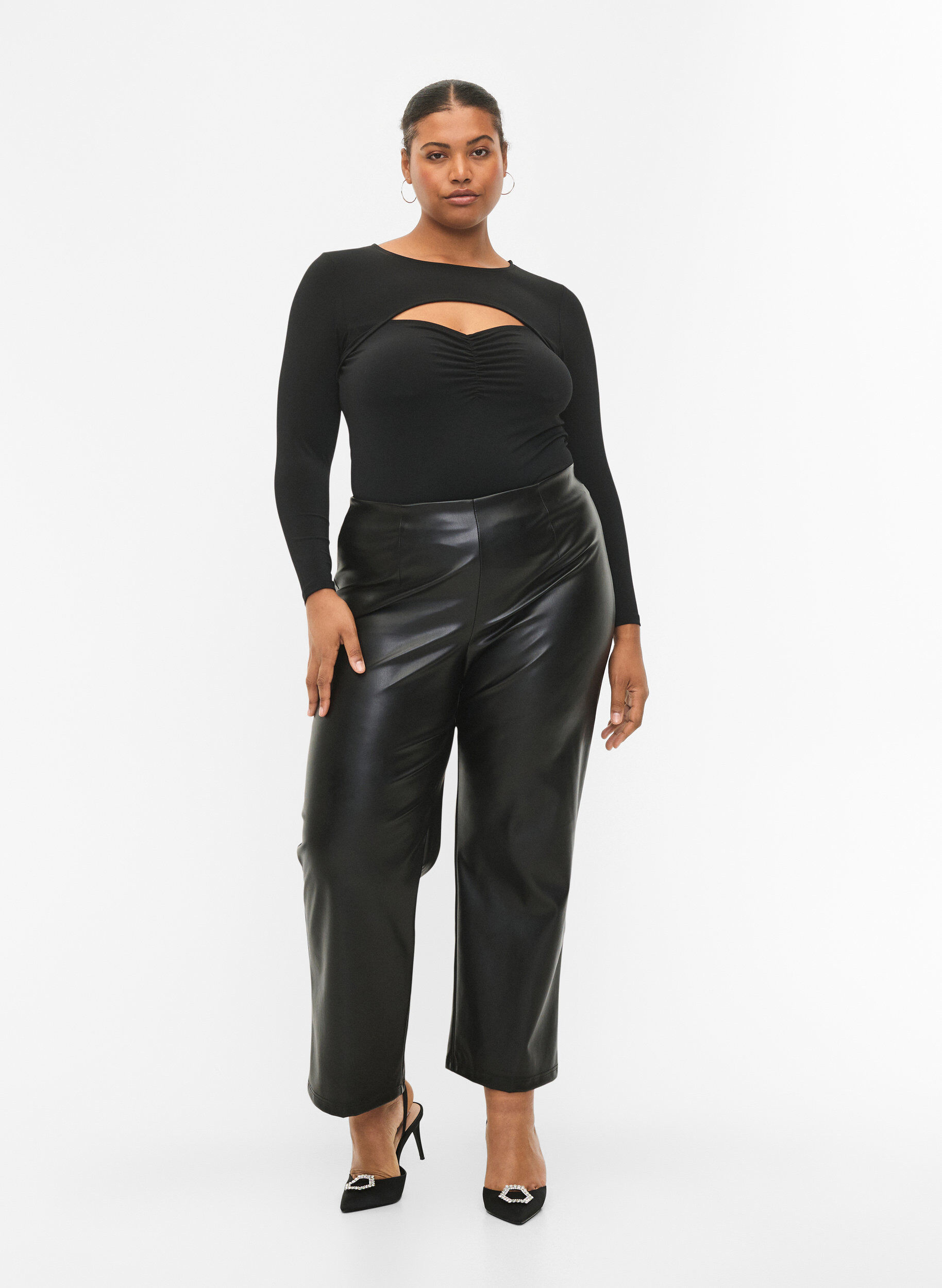 Zizzi Utklippt blus med l&aring;nga &auml;rmar, Black, Model image number 3