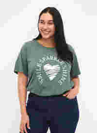 T-shirt från FLASH med tryck, Balsam Green, Model