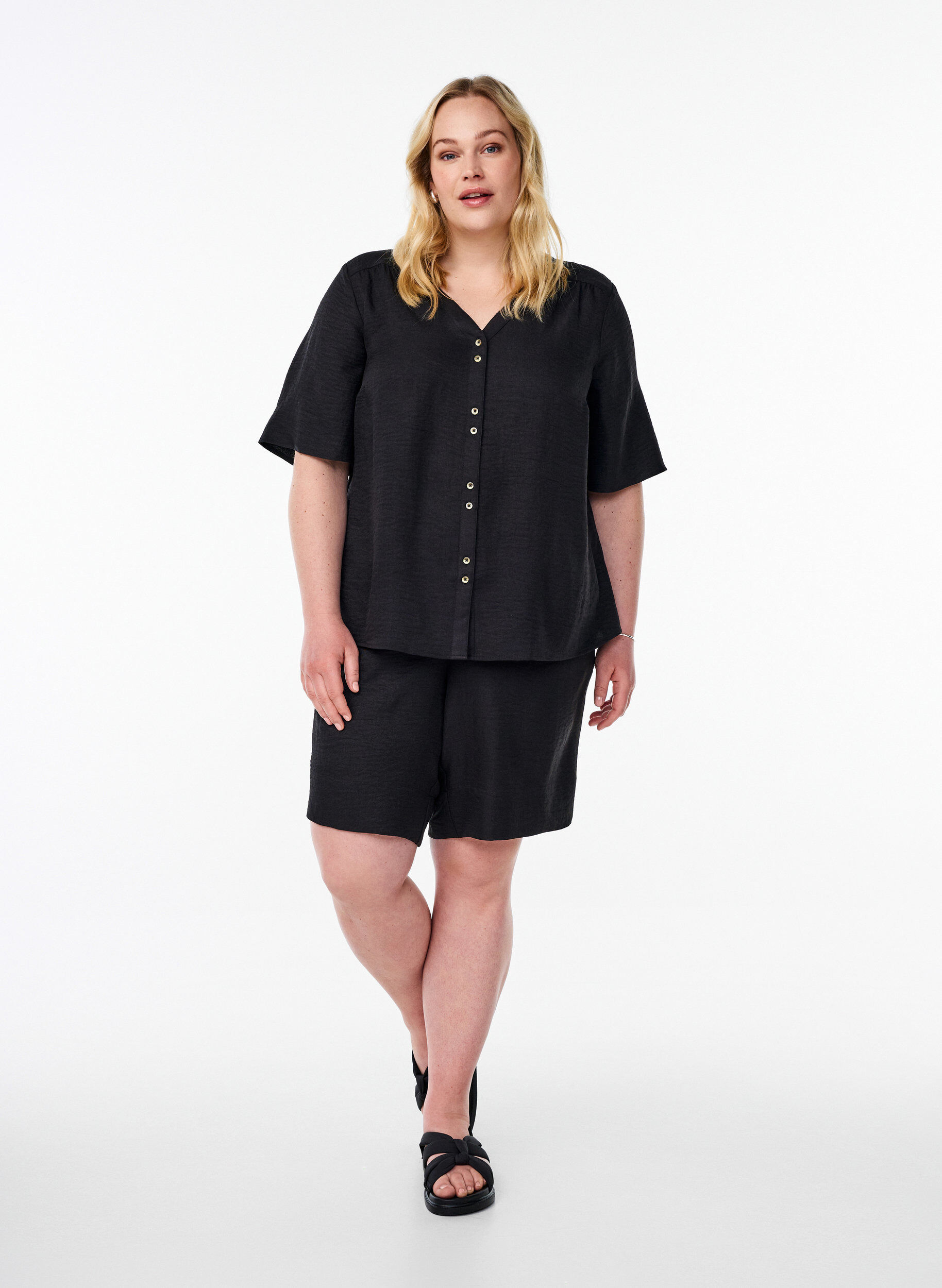 ZizziV-ringad skjortblus med korta &auml;rmar, Svart, Model image number 1