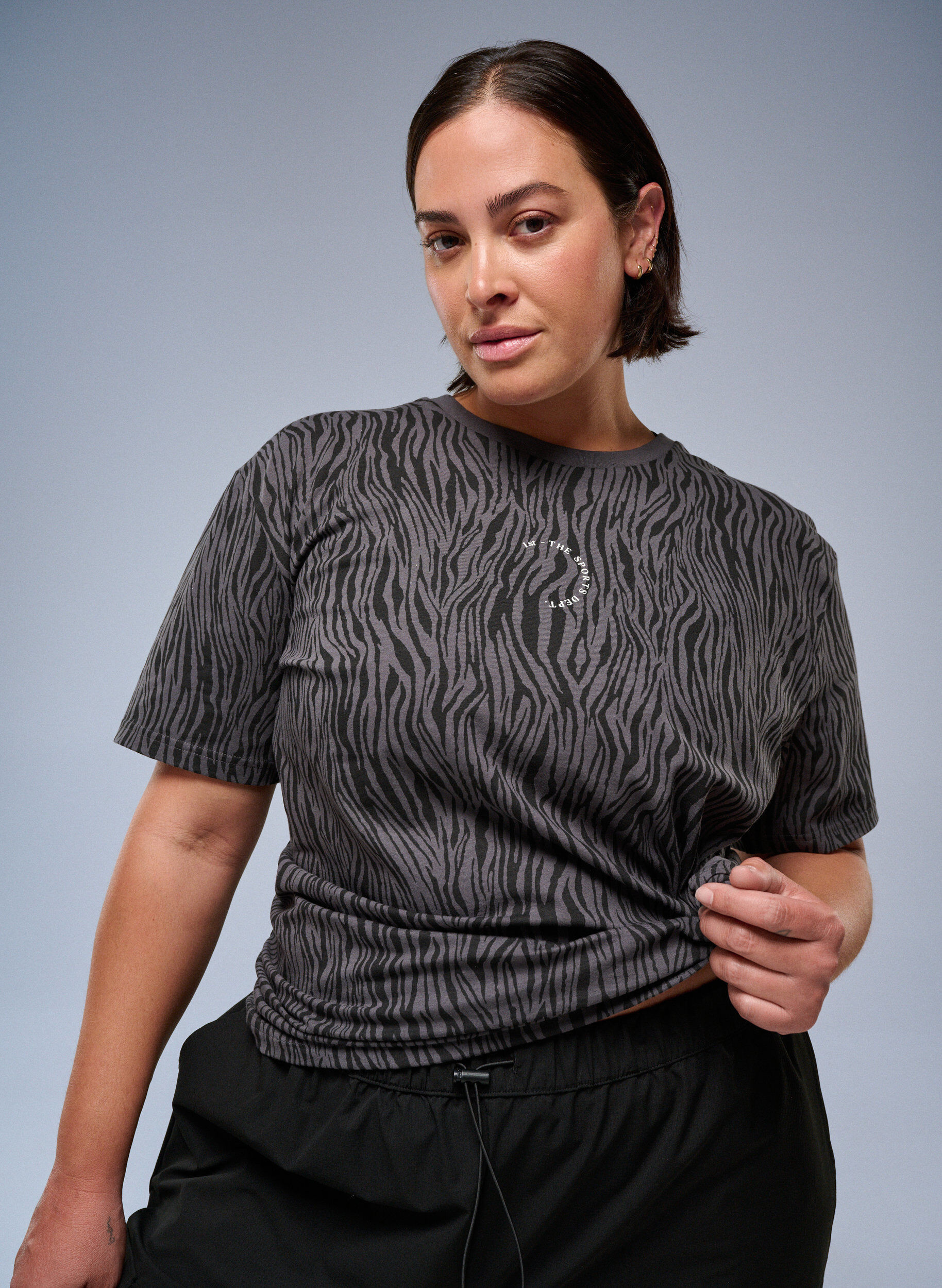 Zizzi Sport-t-shirt i ekologisk bomull med zebram&ouml;nster, Gr&aring;, Image image number 0