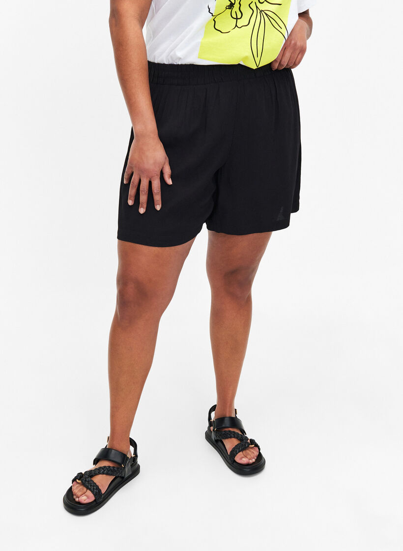 Löst sittande shorts i viskos, Black, Model image number 2