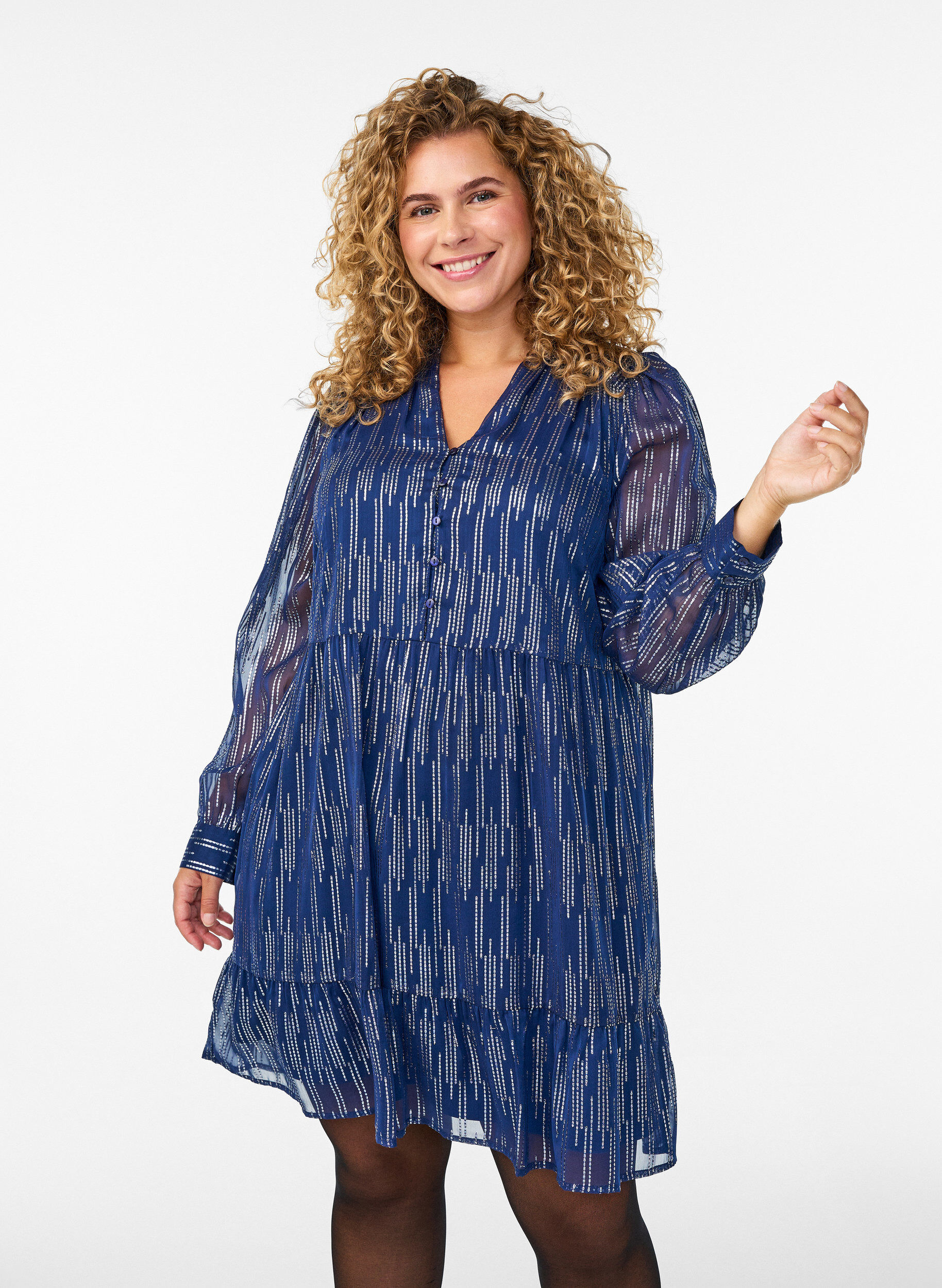 Kort festkl&auml;nning med glitterm&ouml;nster, Bl&aring;, Model