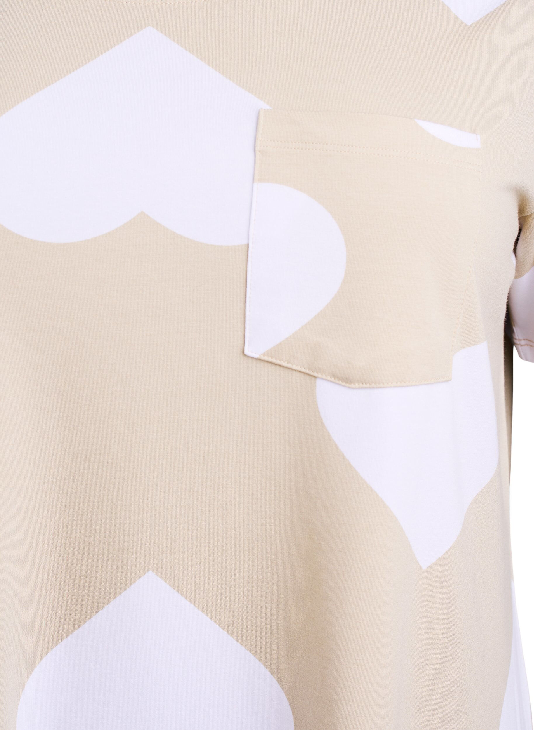 Zizzi L&aring;ng natt-t-shirt i modalblandning med hj&auml;rtan, Beige, Packshot image number 2