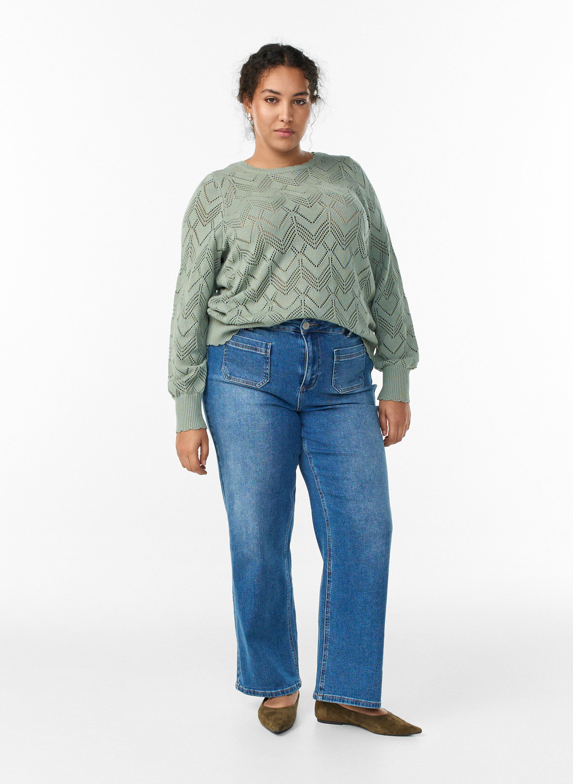 Zizzi M&ouml;nstrad stickad blus med v&aring;gig kant och rund halsringning, Gr&ouml;n, Model image number 1