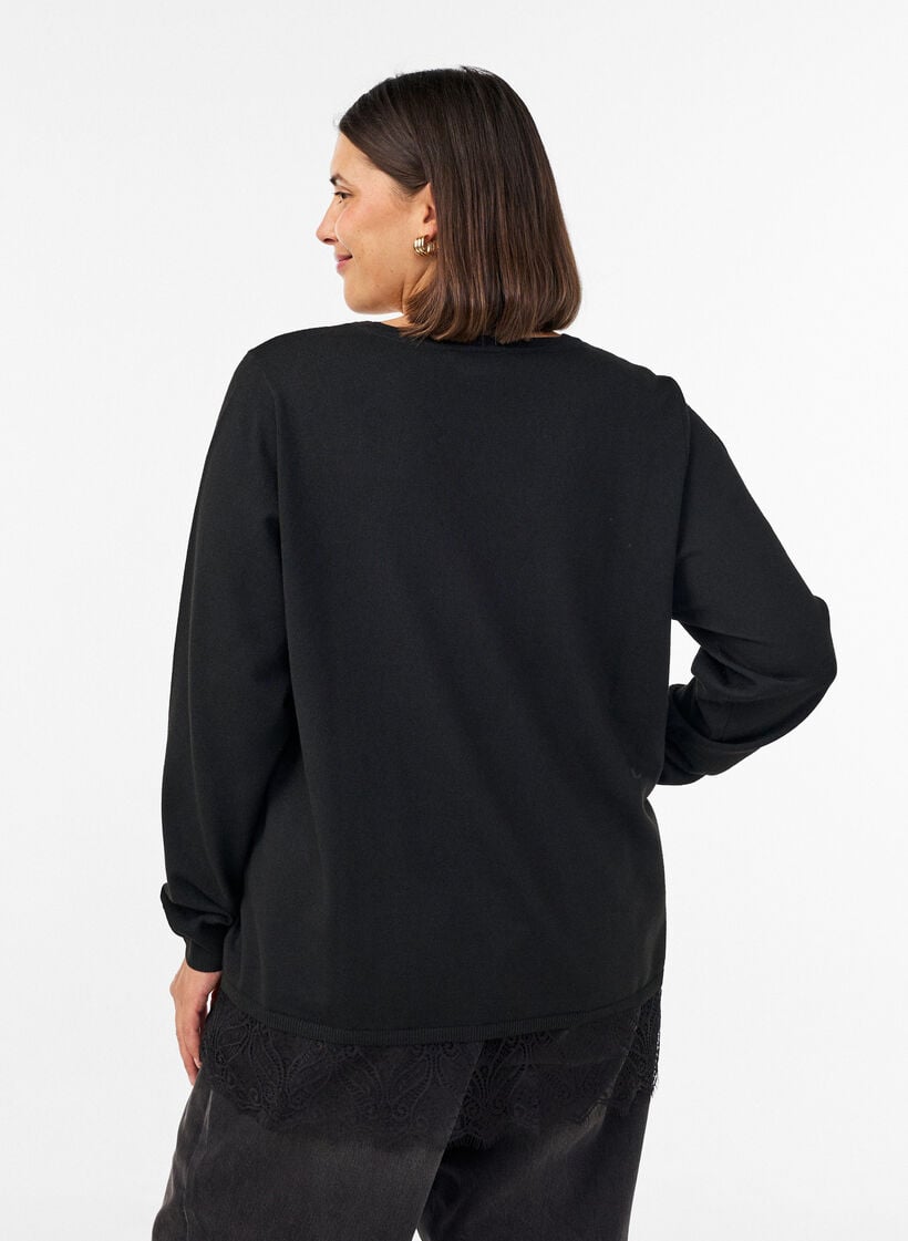 Stickad blus med v-ringning och spetskant, Svart, Model image number 2