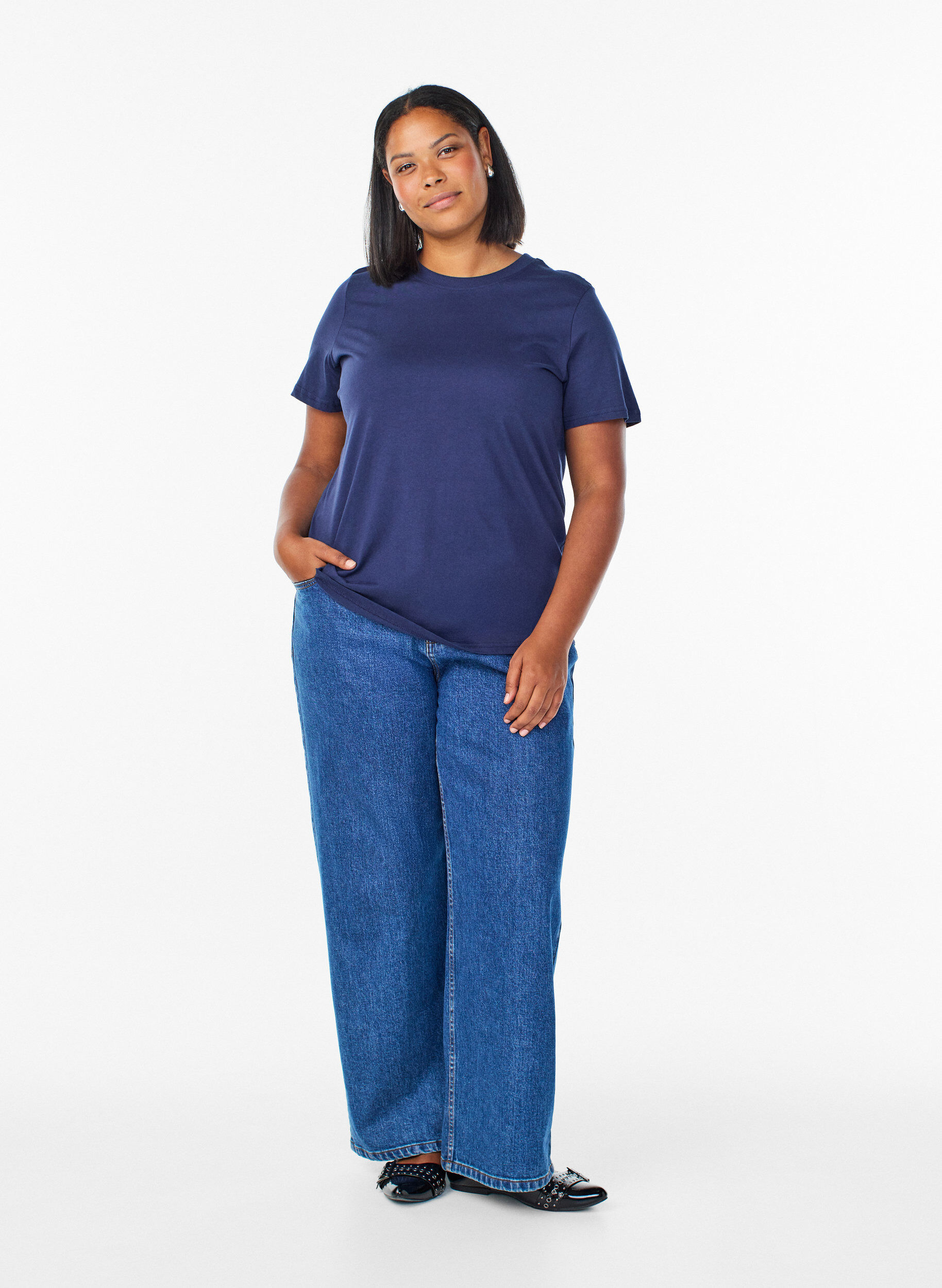 Zizzi Enkel t-shirt i bomull med rund halsringning, Bl&aring;, Model image number 1