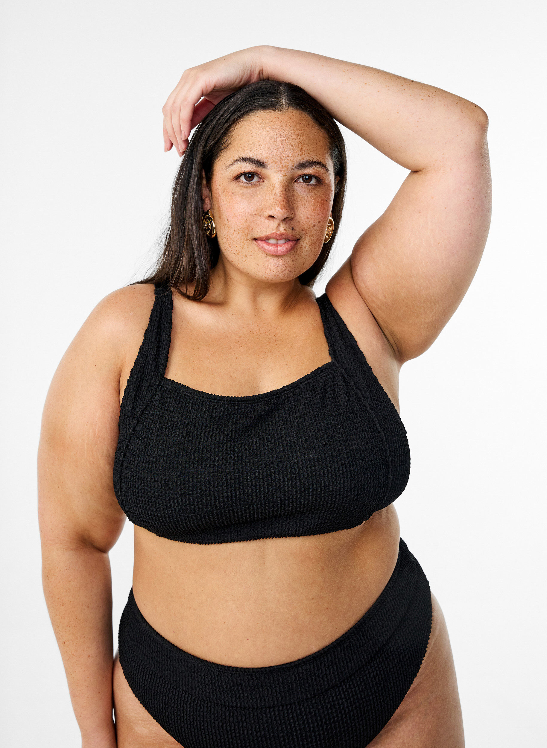 Zizzi Bikinitopp i cr&ecirc;pe med justerbara axelband, Svart, Model image number 0