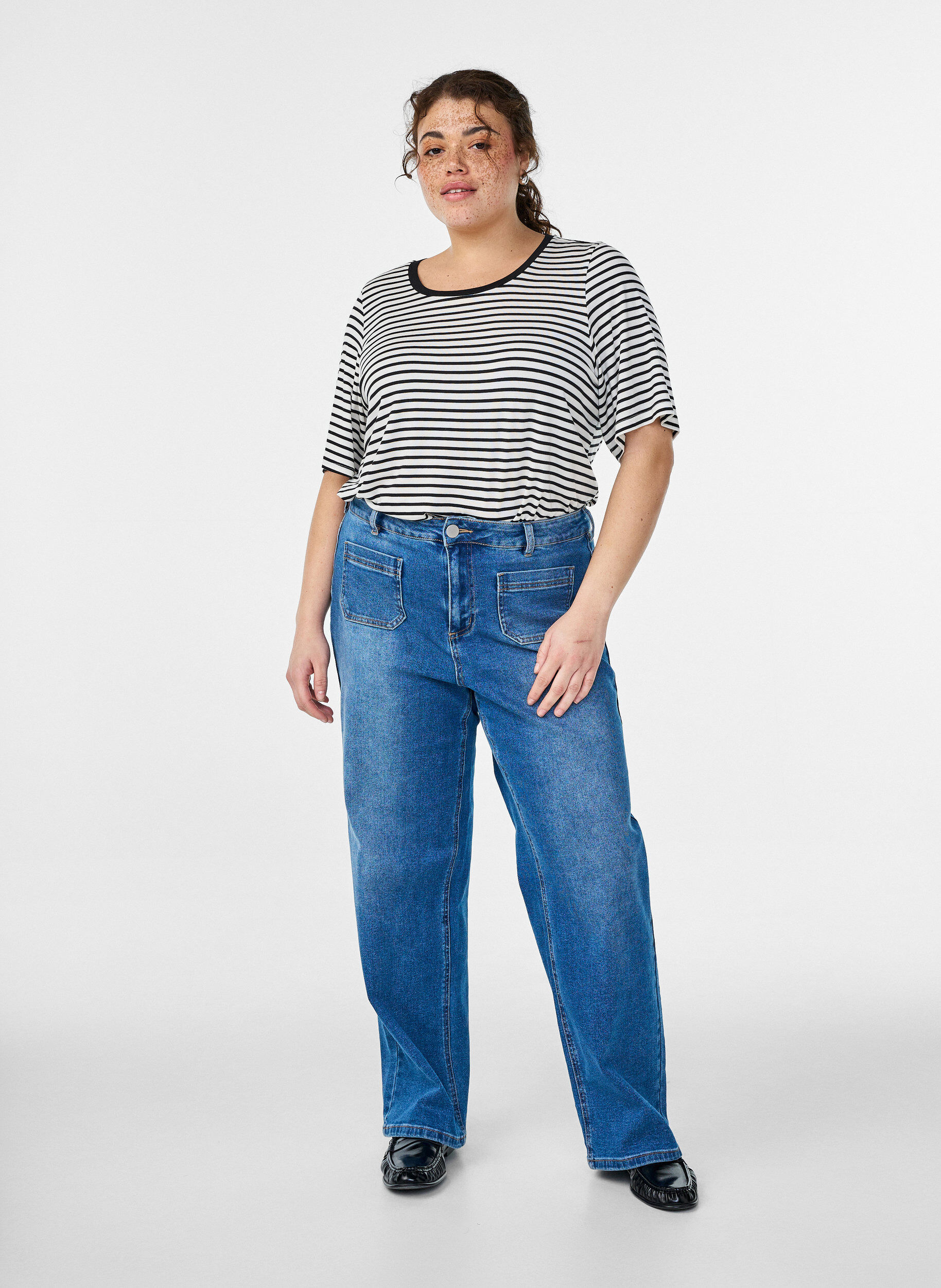 Zizzi T-shirt i TENCEL&trade; Lyocell med r&auml;nder, Vit, Model image number 1