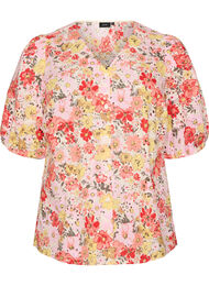 Blommig blus med h&aring;lbroderi och V-ringning, Rosa