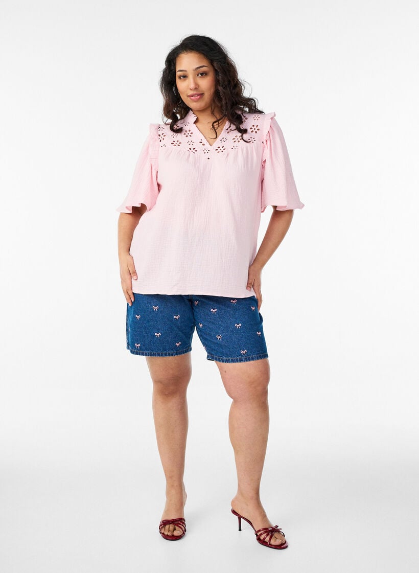 Blus i bomullsmuslin med broderie anglaise och 1/2-&auml;rm, Rosa, Model image number 1