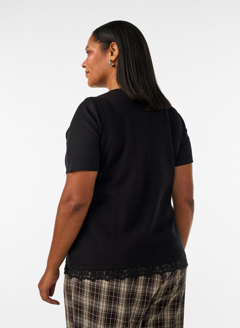 Stickad v&auml;st med spetskant, Svart, Model image number 2