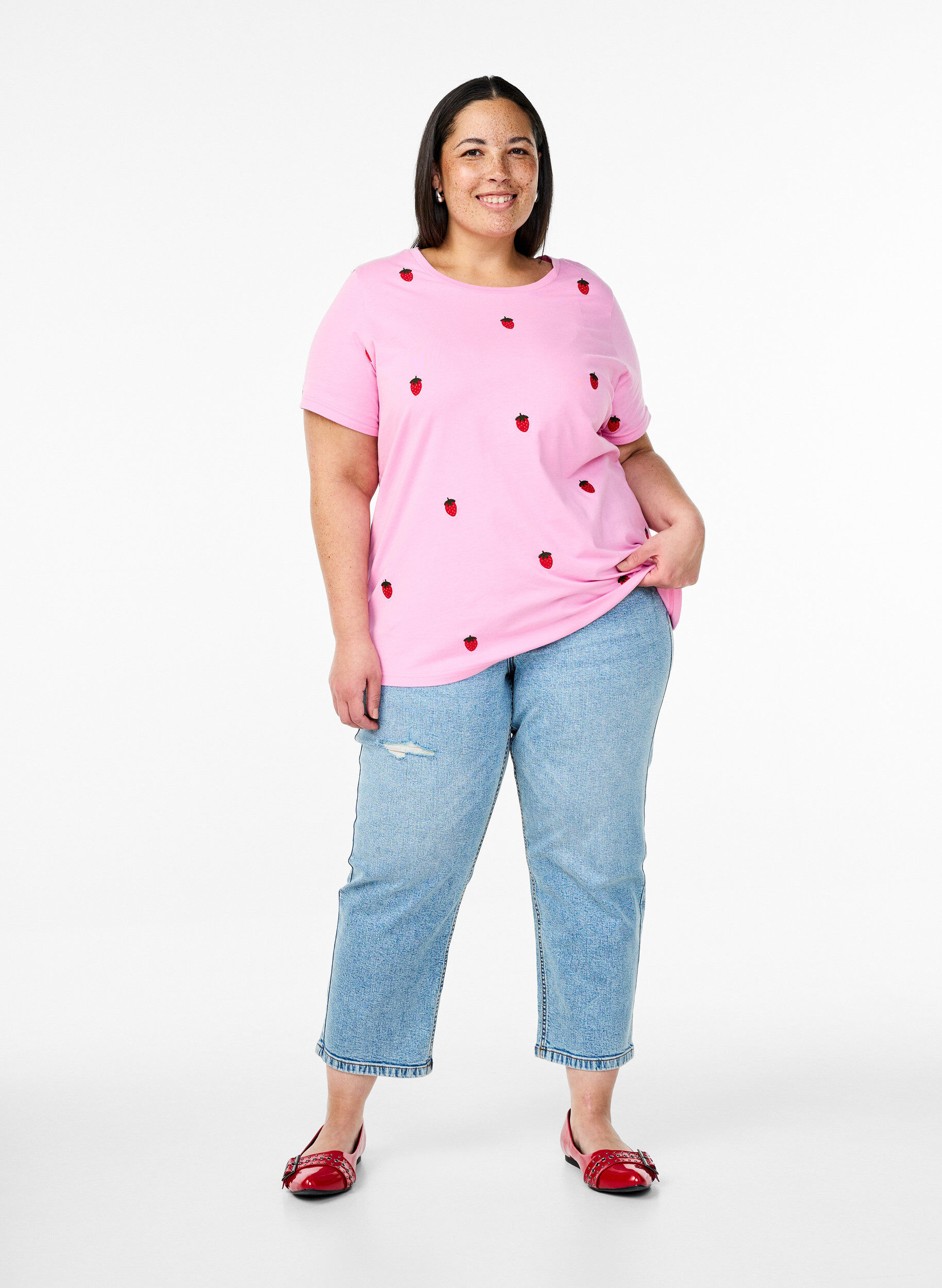 Zizzi T-shirt i ekologisk bomull med broderade motiv, Rosa, Model image number 1