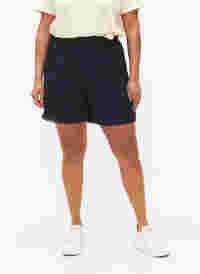 Shorts med struktur, Navy Blazer, Model