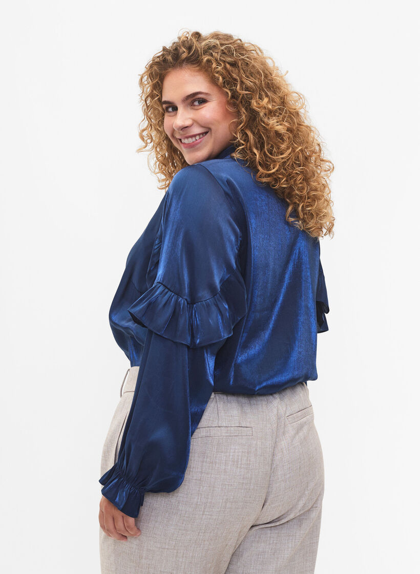 Viskosskjorta med volanger, Titan, Model image number 1