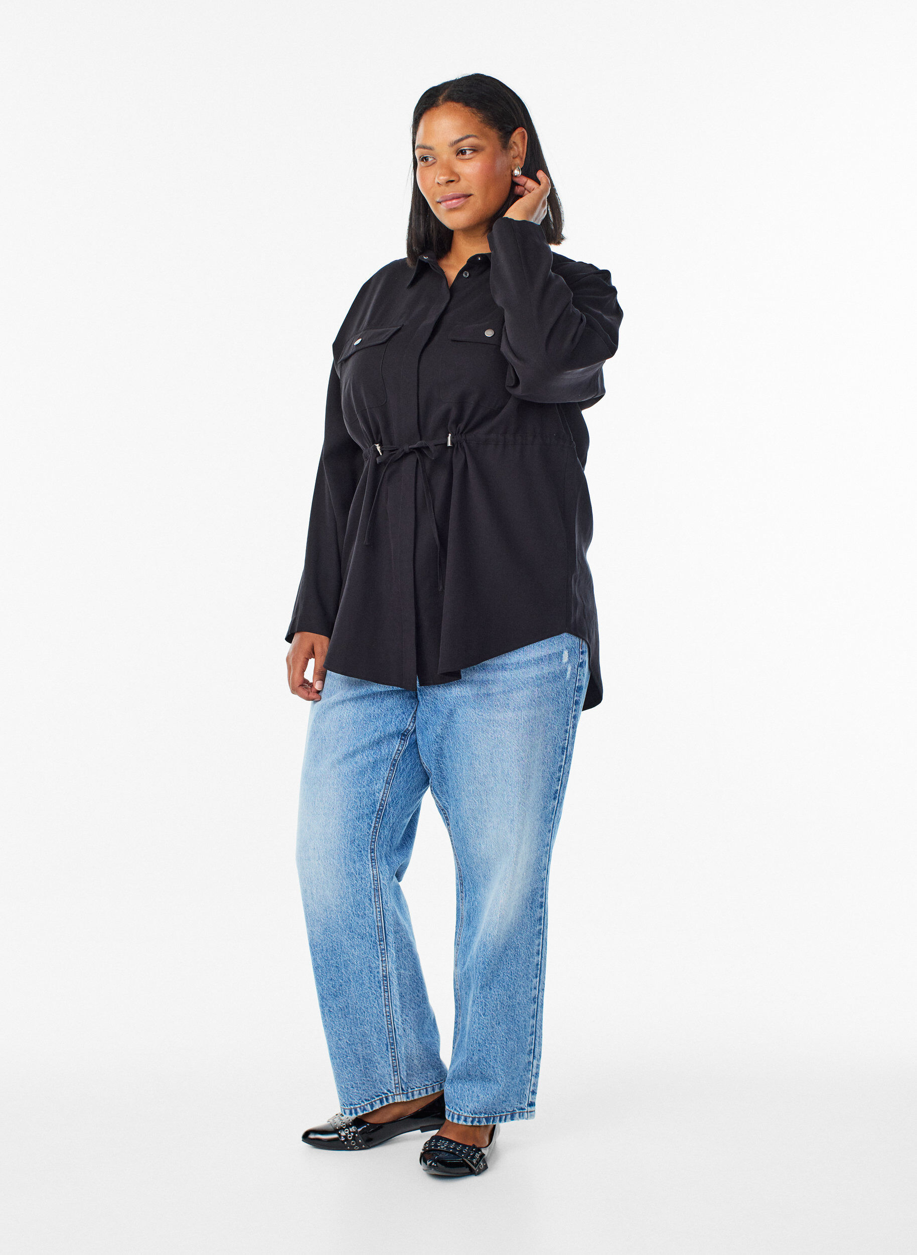 Zizzi Tunika med br&ouml;stfickor och justerbar midja, Svart, Model image number 1