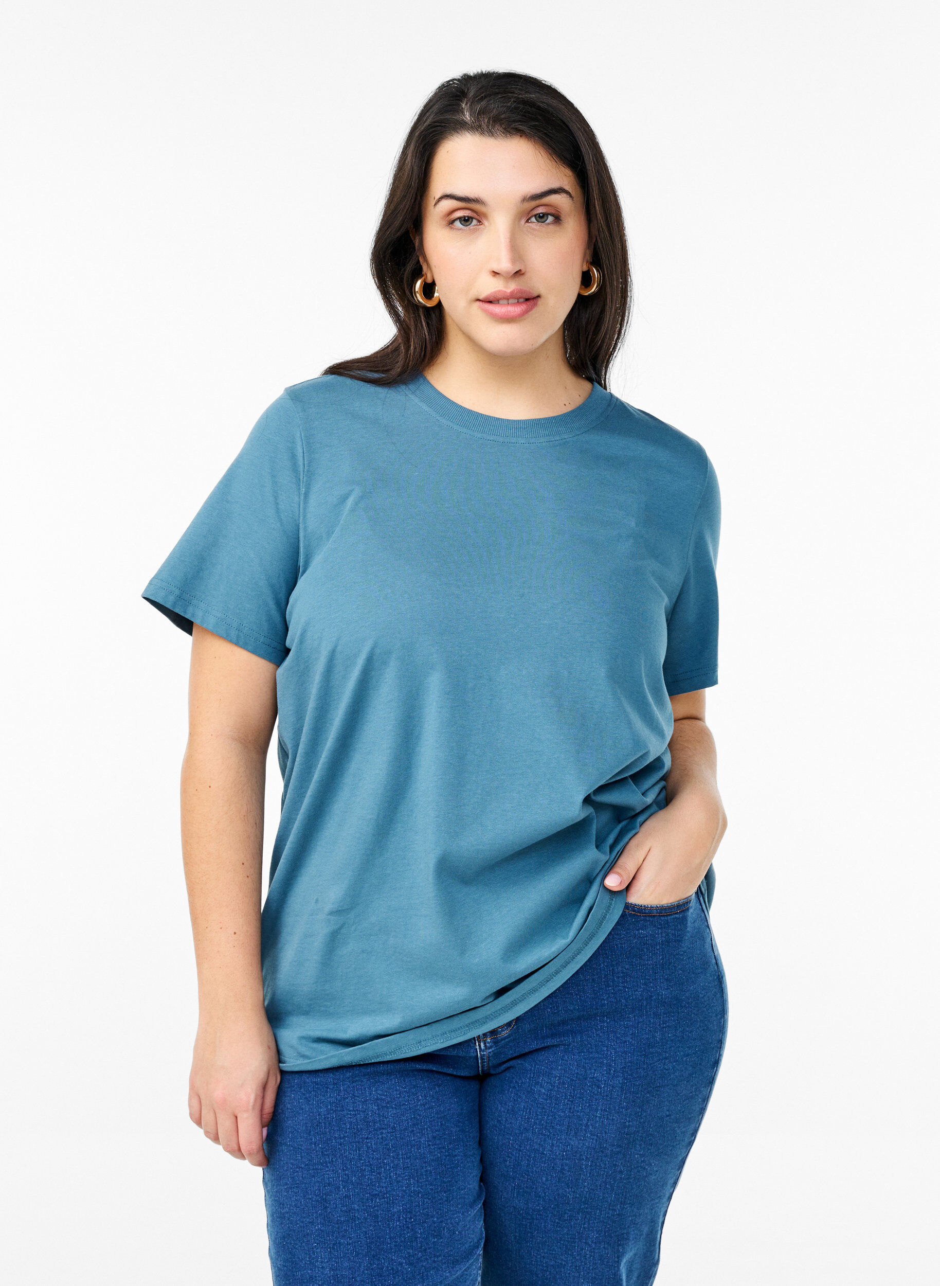 Enkel t-shirt i bomull med rund halsringning, Bl&aring;, Model