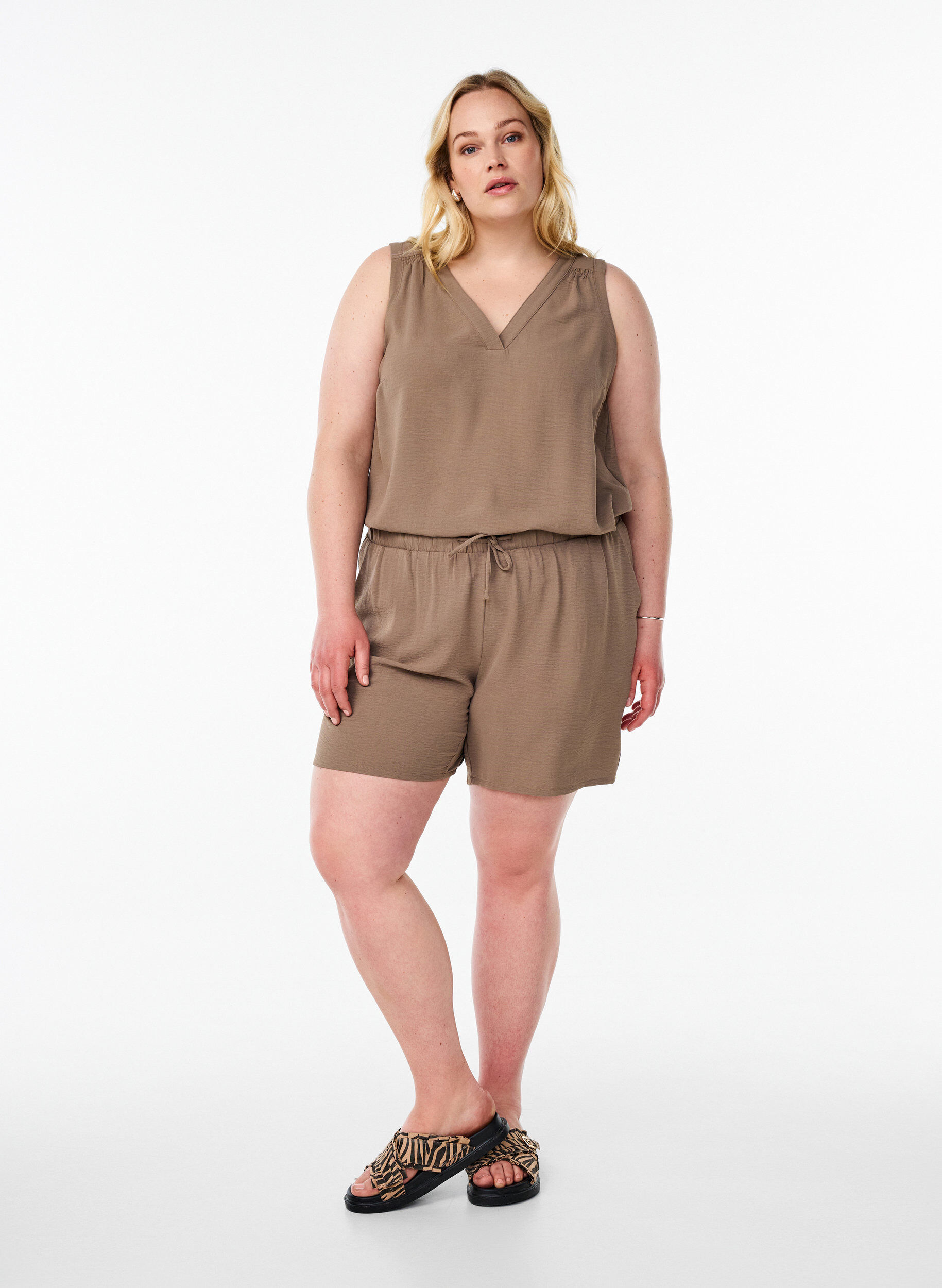 ZizziShorts med fickor och res&aring;r i midjan, Brun, Model image number 1
